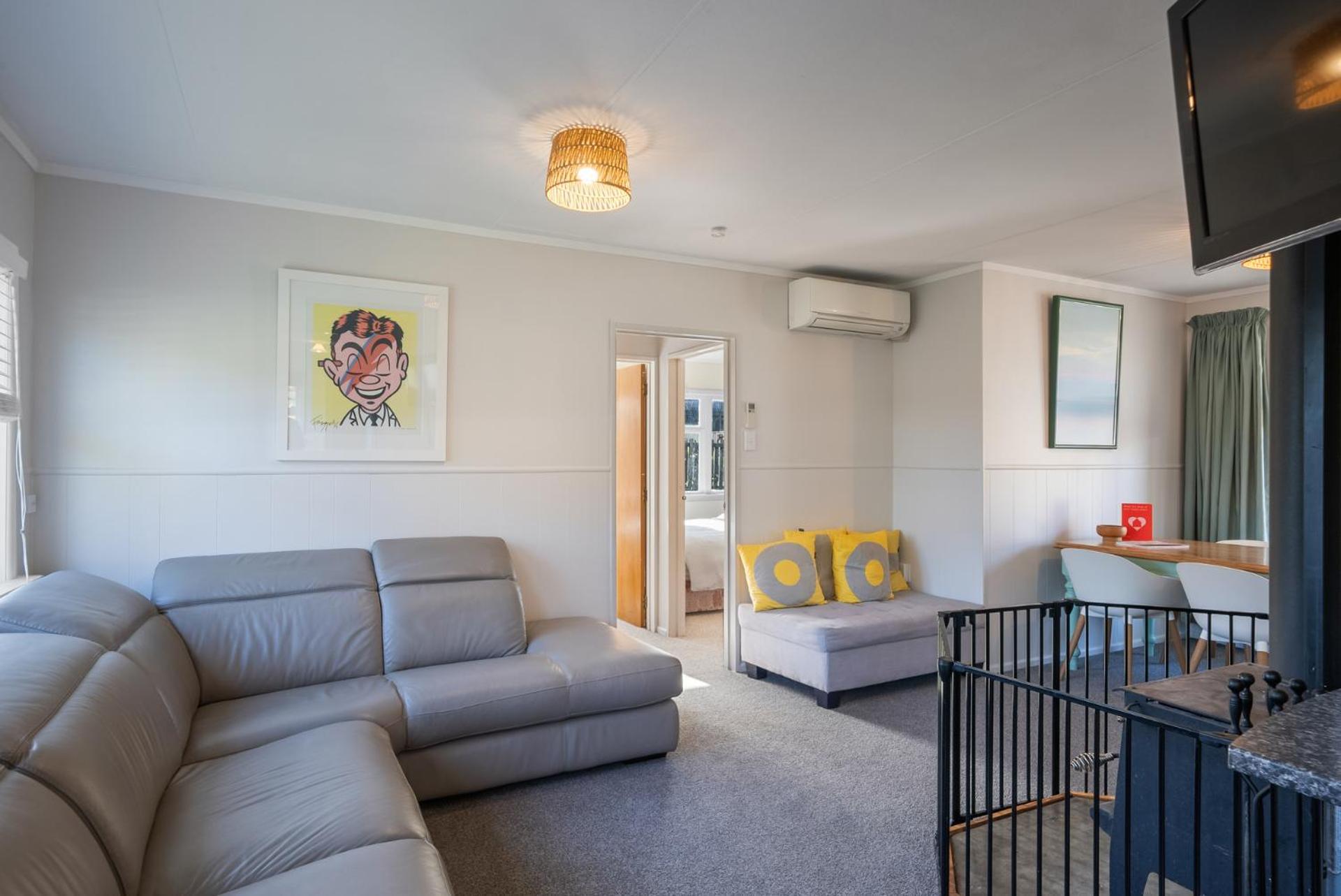 CocoLoco - Waitarere Beach Holiday Home