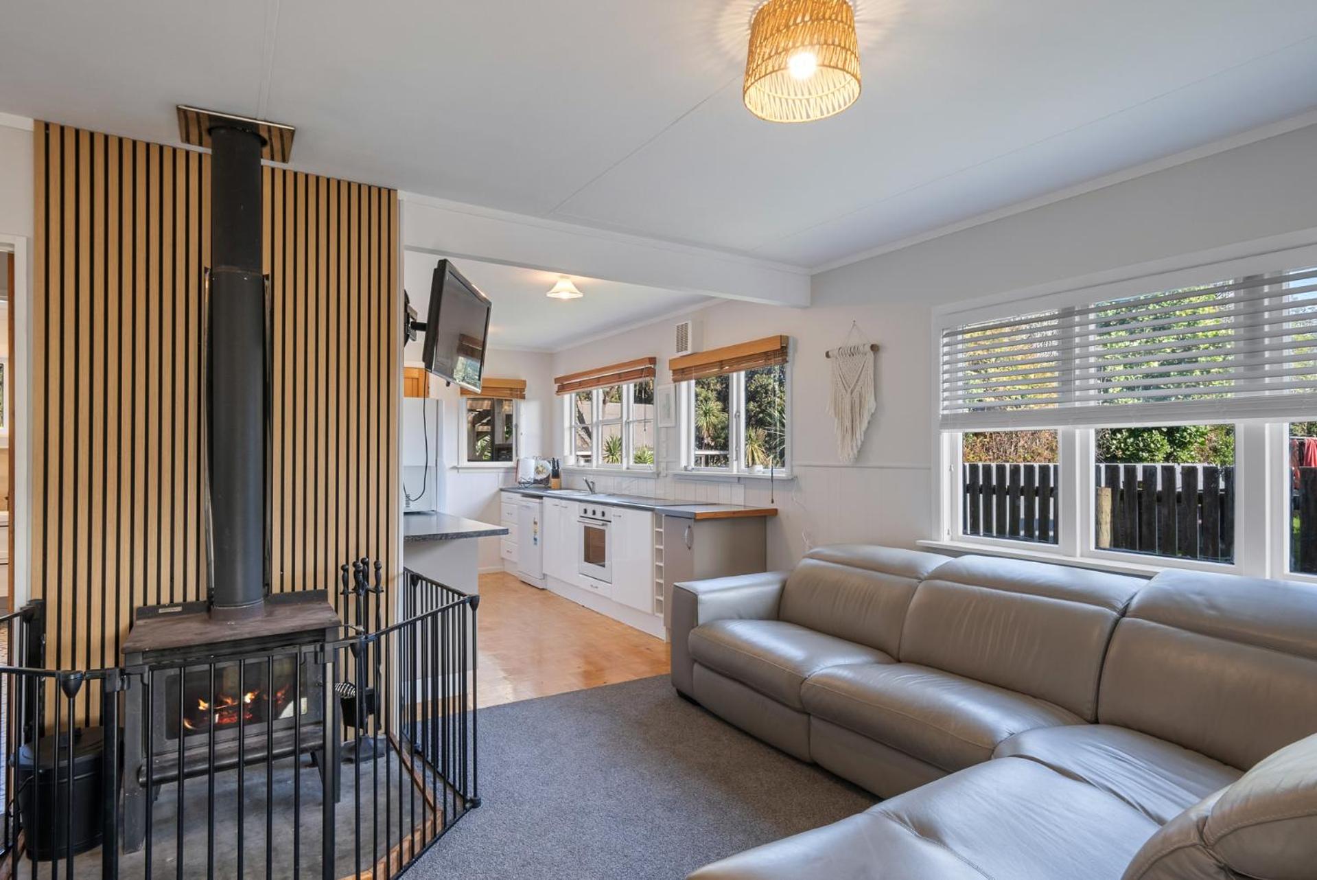 CocoLoco - Waitarere Beach Holiday Home