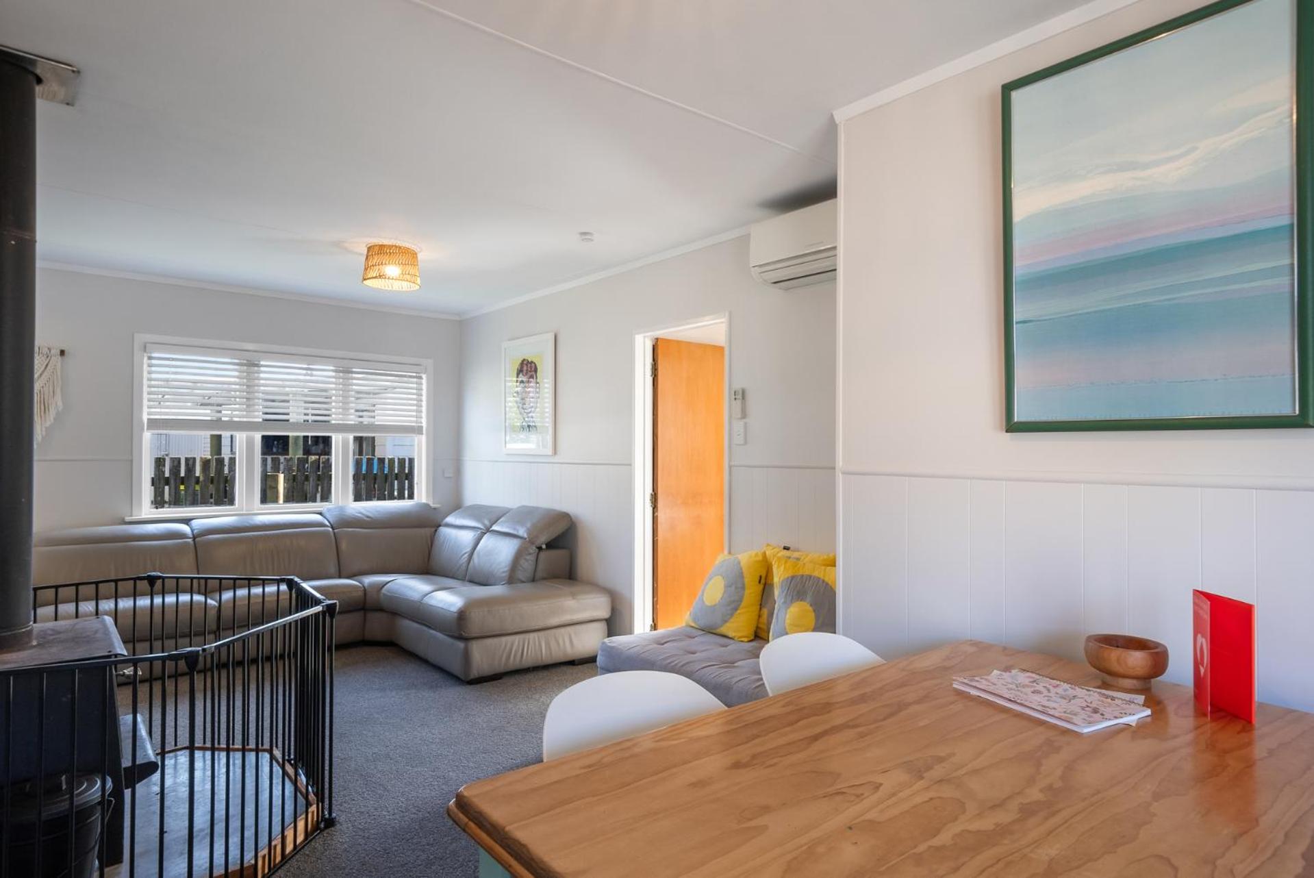 CocoLoco - Waitarere Beach Holiday Home