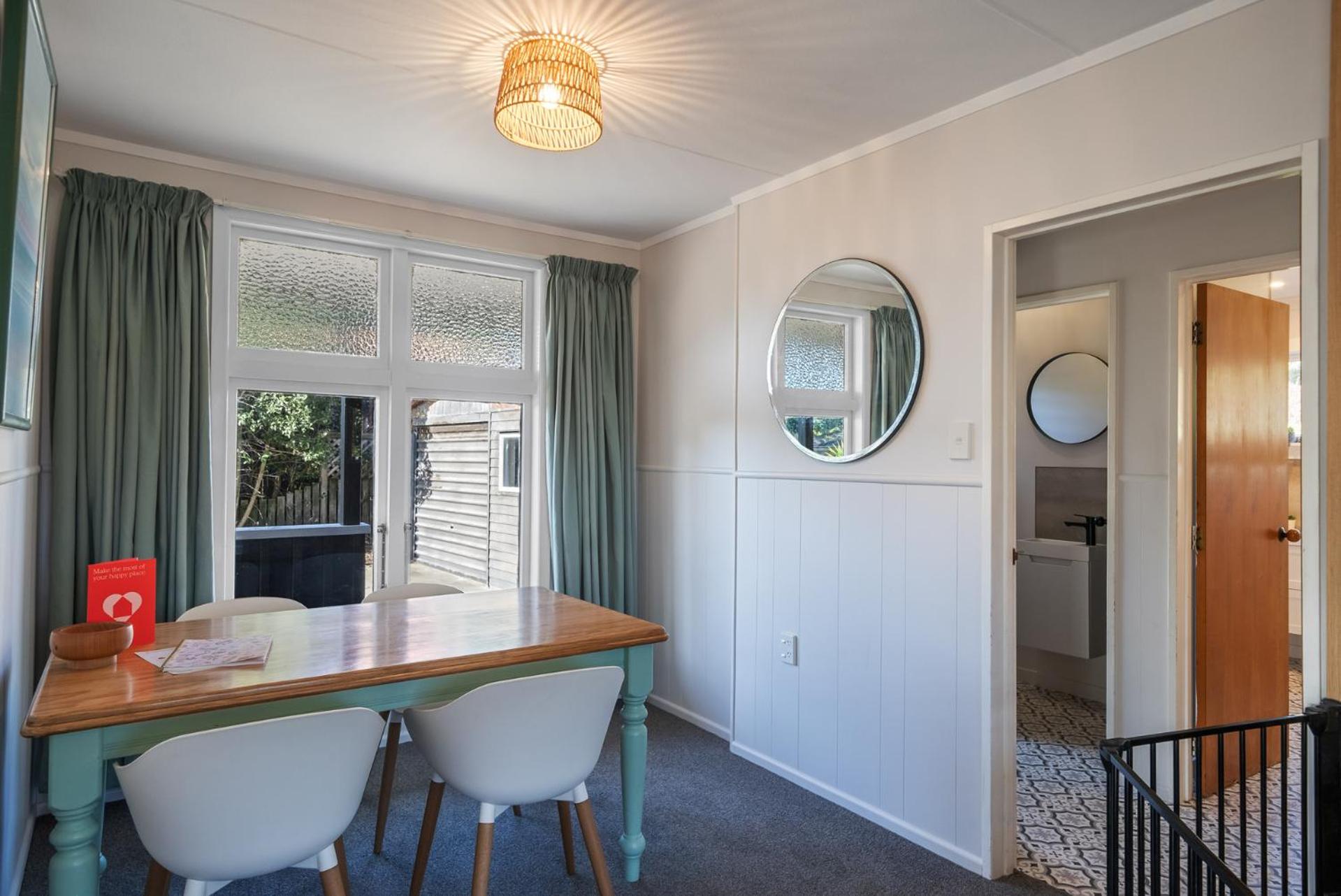CocoLoco - Waitarere Beach Holiday Home