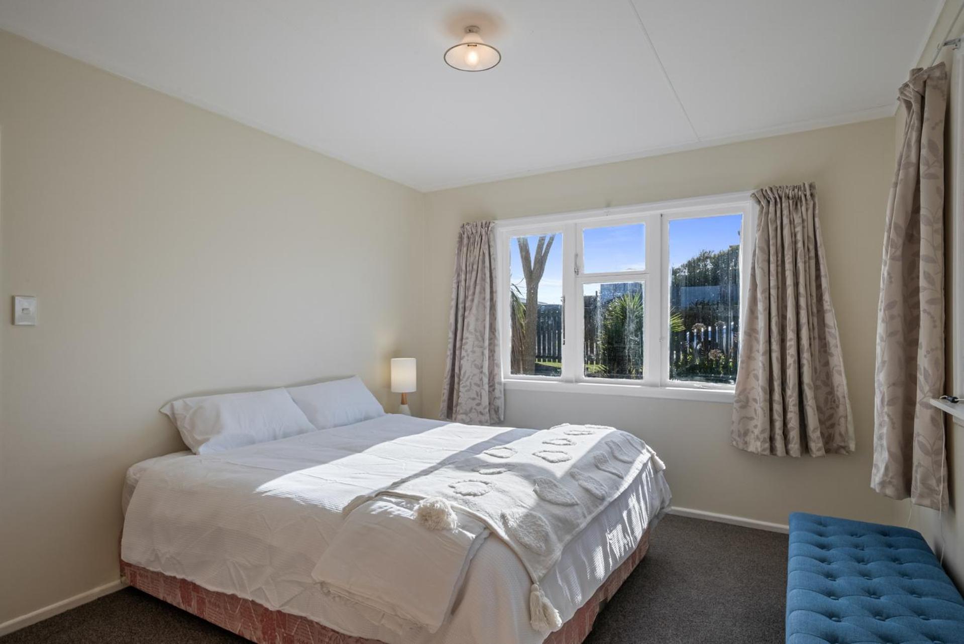 CocoLoco - Waitarere Beach Holiday Home