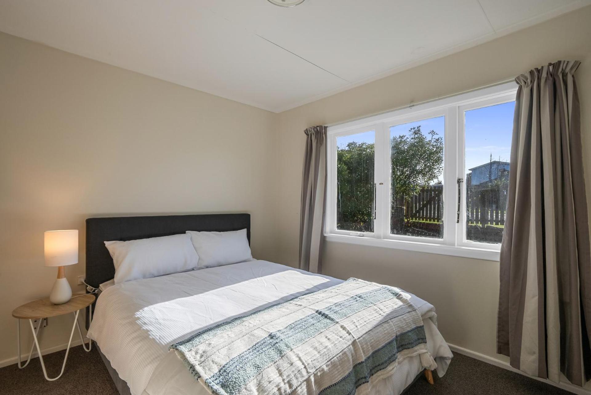 CocoLoco - Waitarere Beach Holiday Home