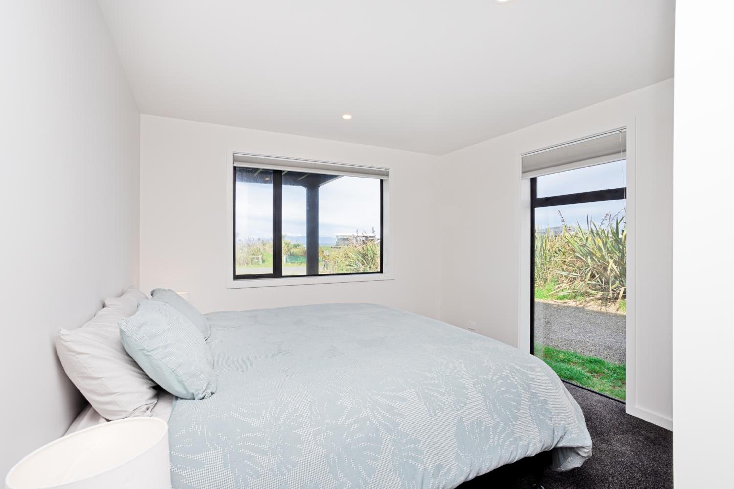 Southern Breeze - Colac Bay Beach House view 2