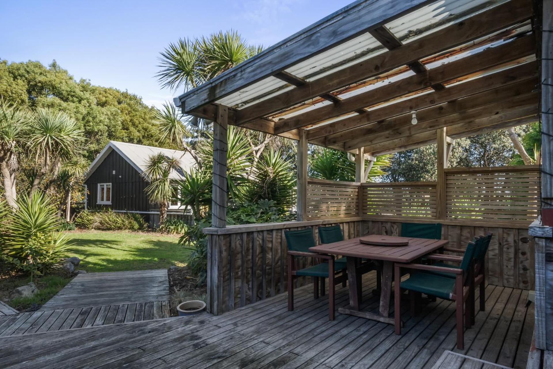 CocoLoco - Waitarere Beach Holiday Home