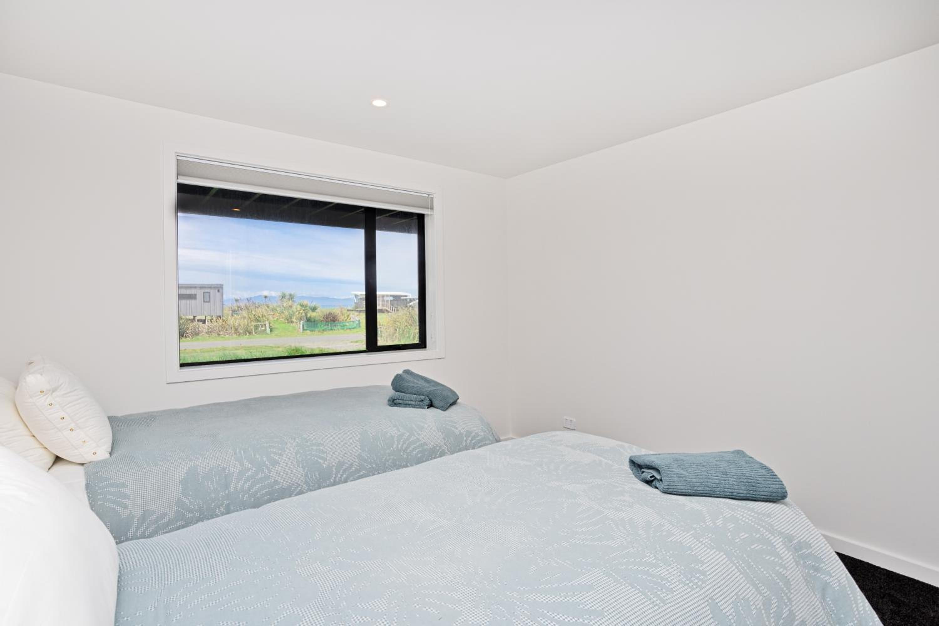 Southern Breeze - Colac Bay Beach House view 4