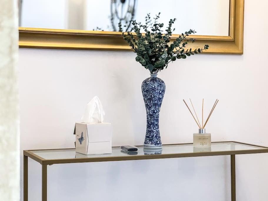 Stylish & Comfy Chelsea Haven Walk to Tube & Bus