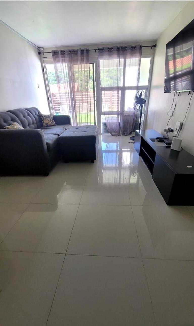 2 Bed-Sleeps 5-Private Garden-Free Parking