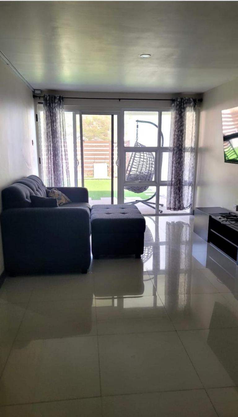 2 Bed-Sleeps 5-Private Garden-Free Parking