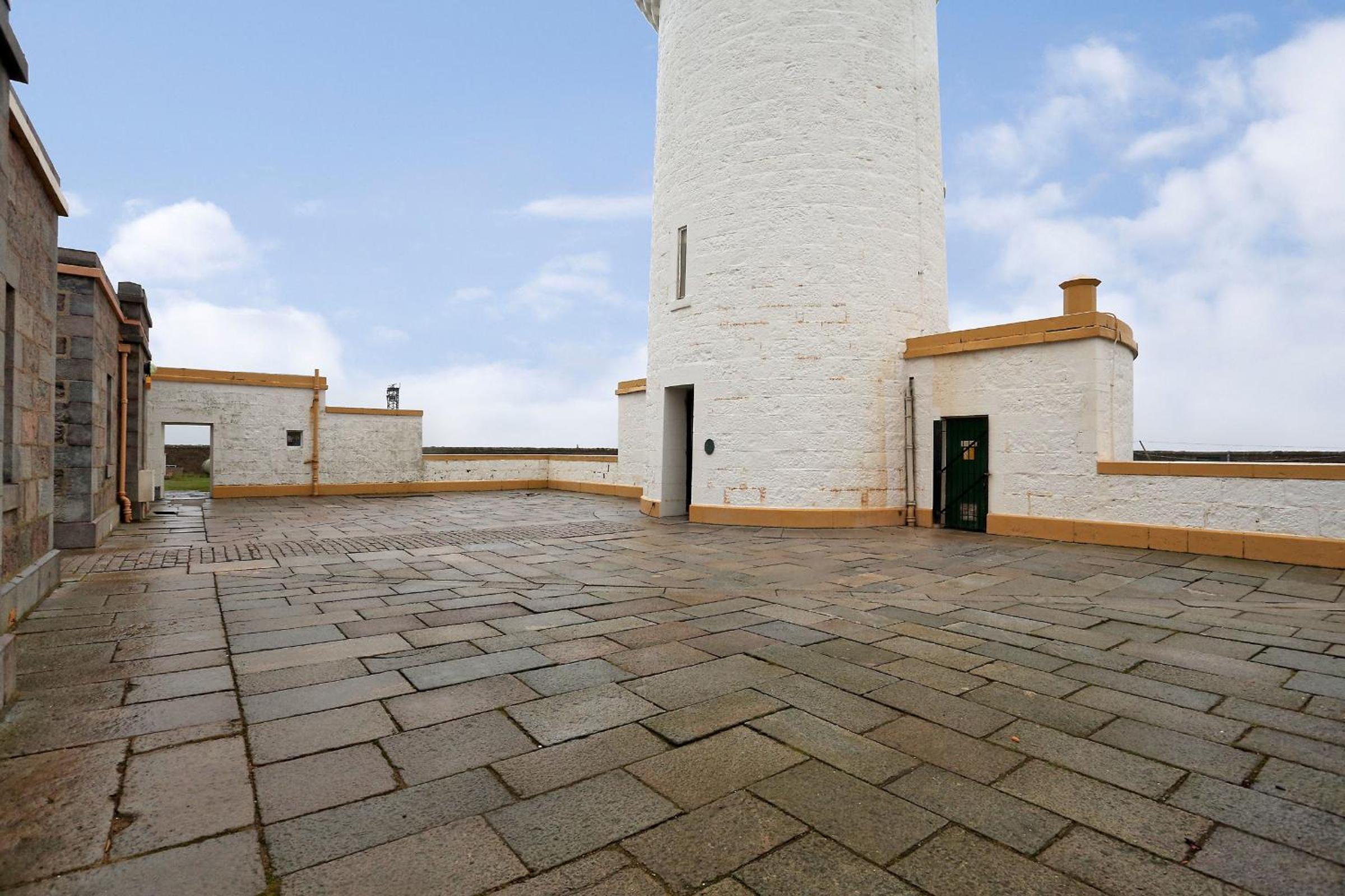 Aberdeen Lighthouse Cottages - coastal, dolphins