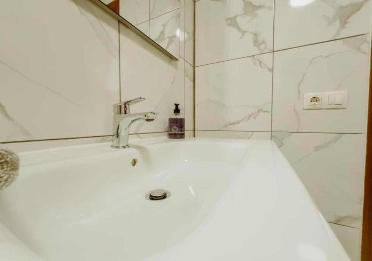 Seaview 2 Bedroom Condo Play Paraiso pool & Wifi in Costa Adeje