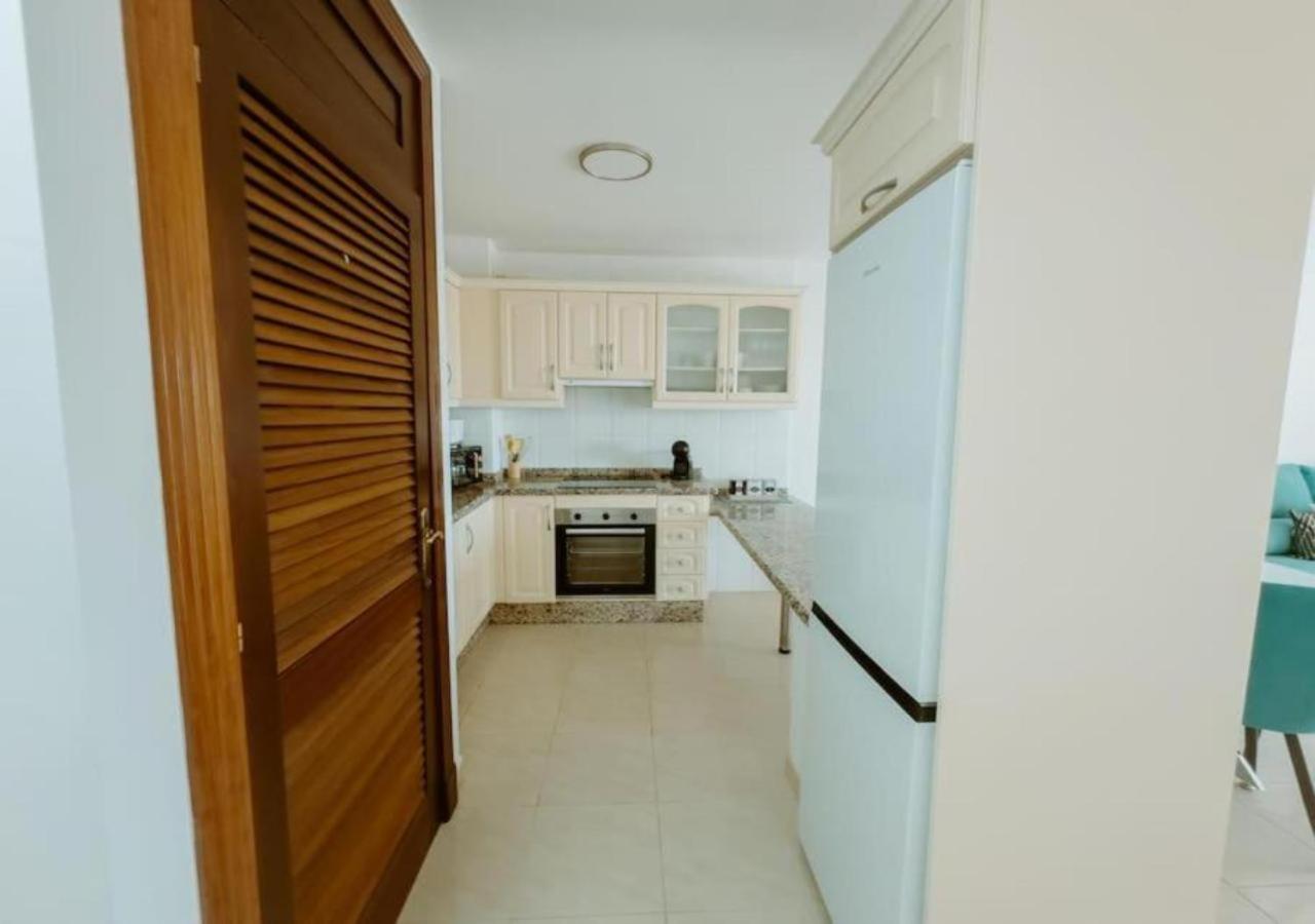 Seaview 2 Bedroom Condo Play Paraiso pool & Wifi in Costa Adeje