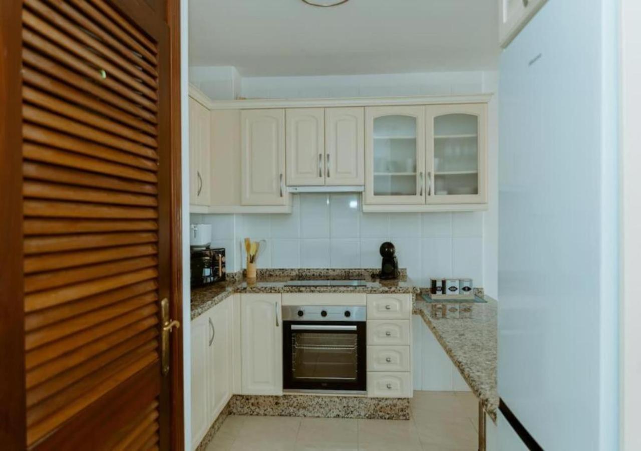 Seaview 2 Bedroom Condo Play Paraiso pool & Wifi in Costa Adeje