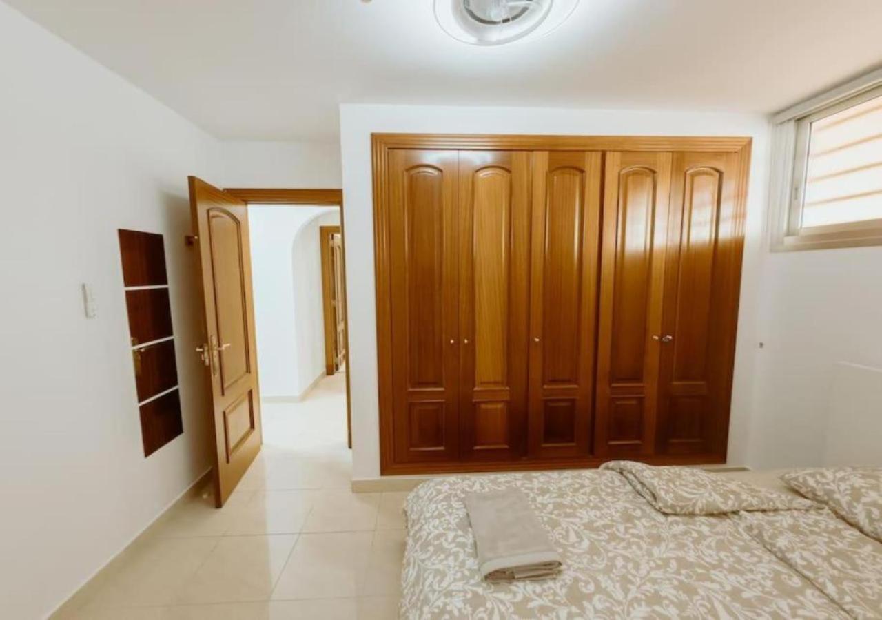 Seaview 2 Bedroom Condo Play Paraiso pool & Wifi in Costa Adeje