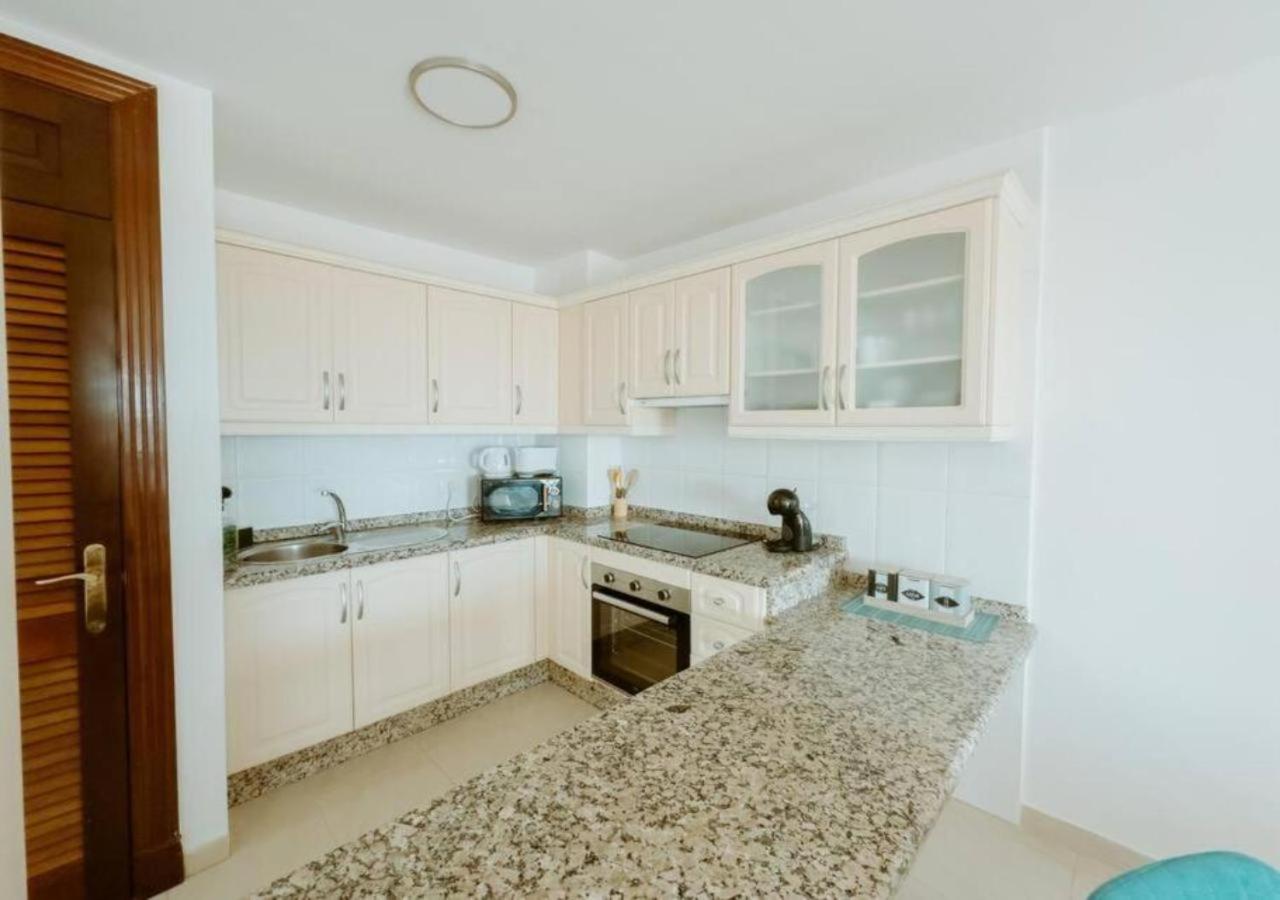 Seaview 2 Bedroom Condo Play Paraiso pool & Wifi in Costa Adeje