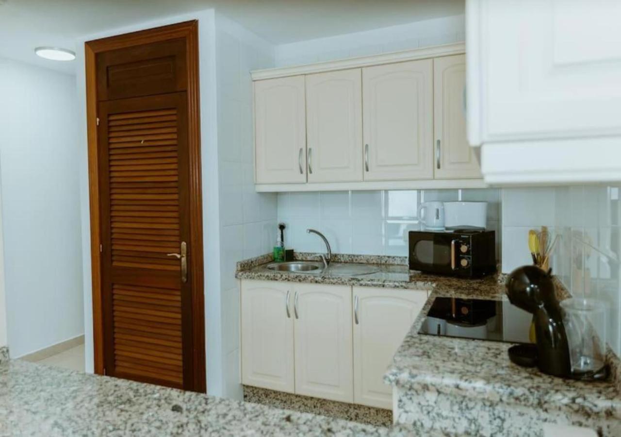 Seaview 2 Bedroom Condo Play Paraiso pool & Wifi in Costa Adeje