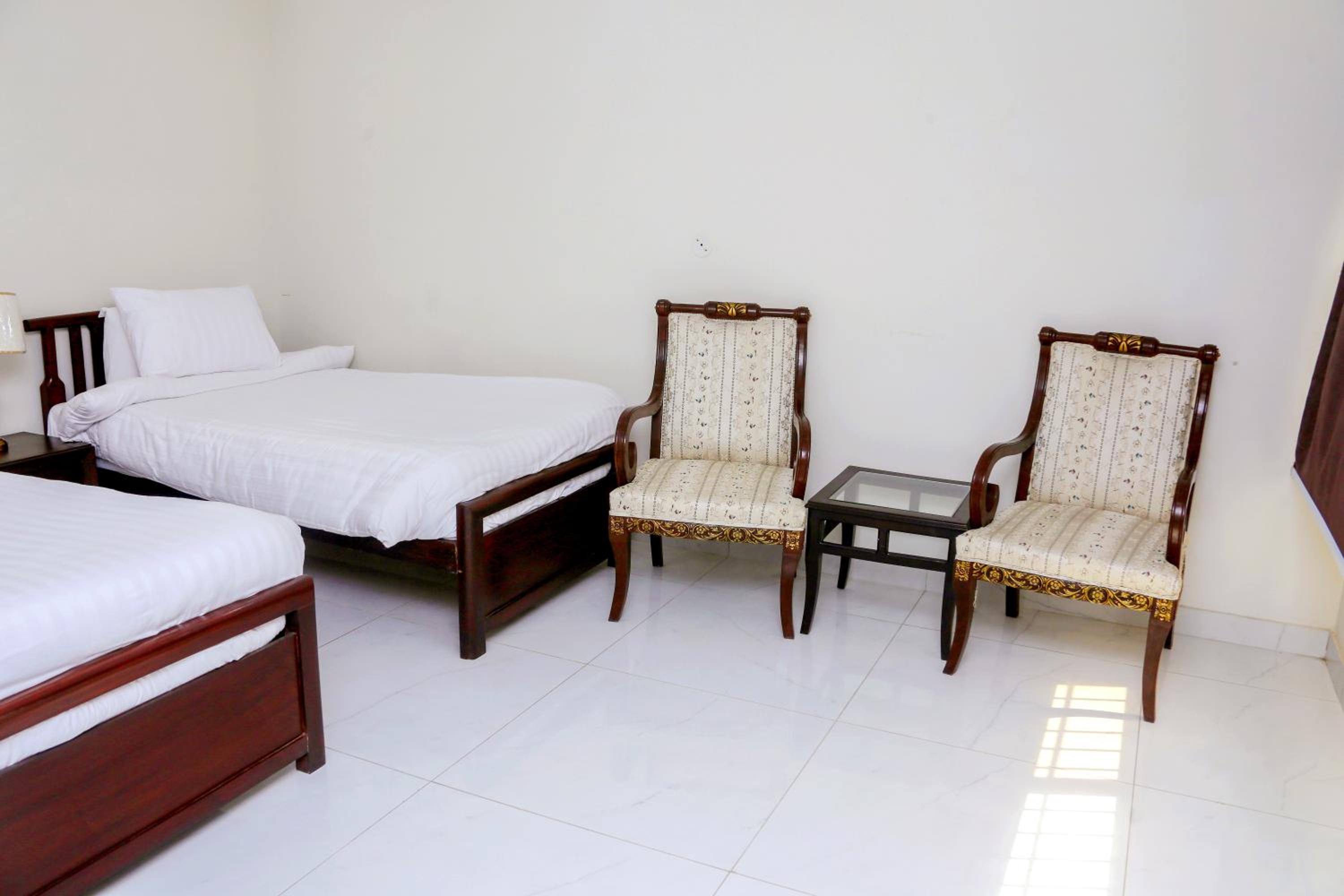 Gulberg Suites
