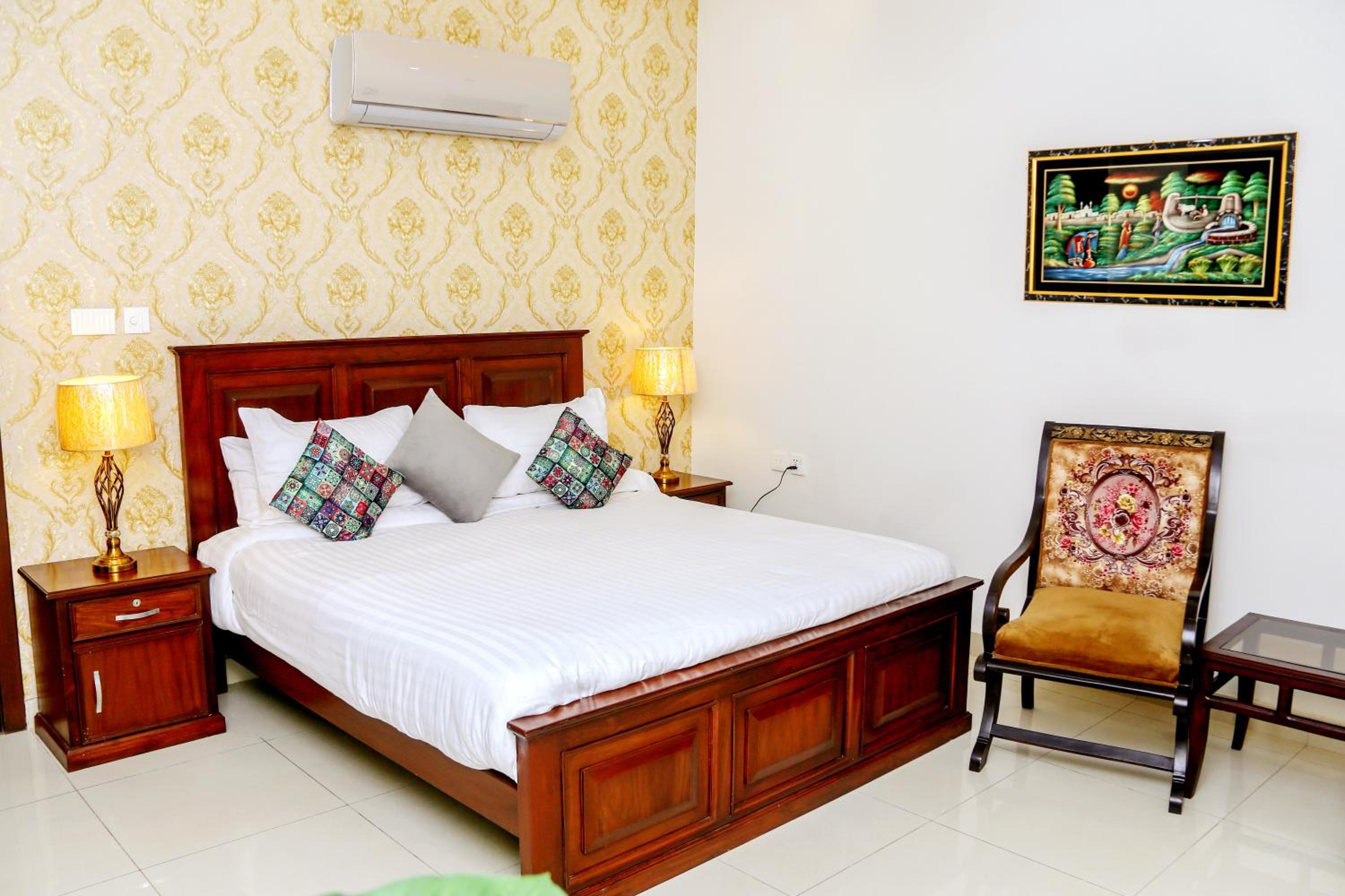 Gulberg Suites