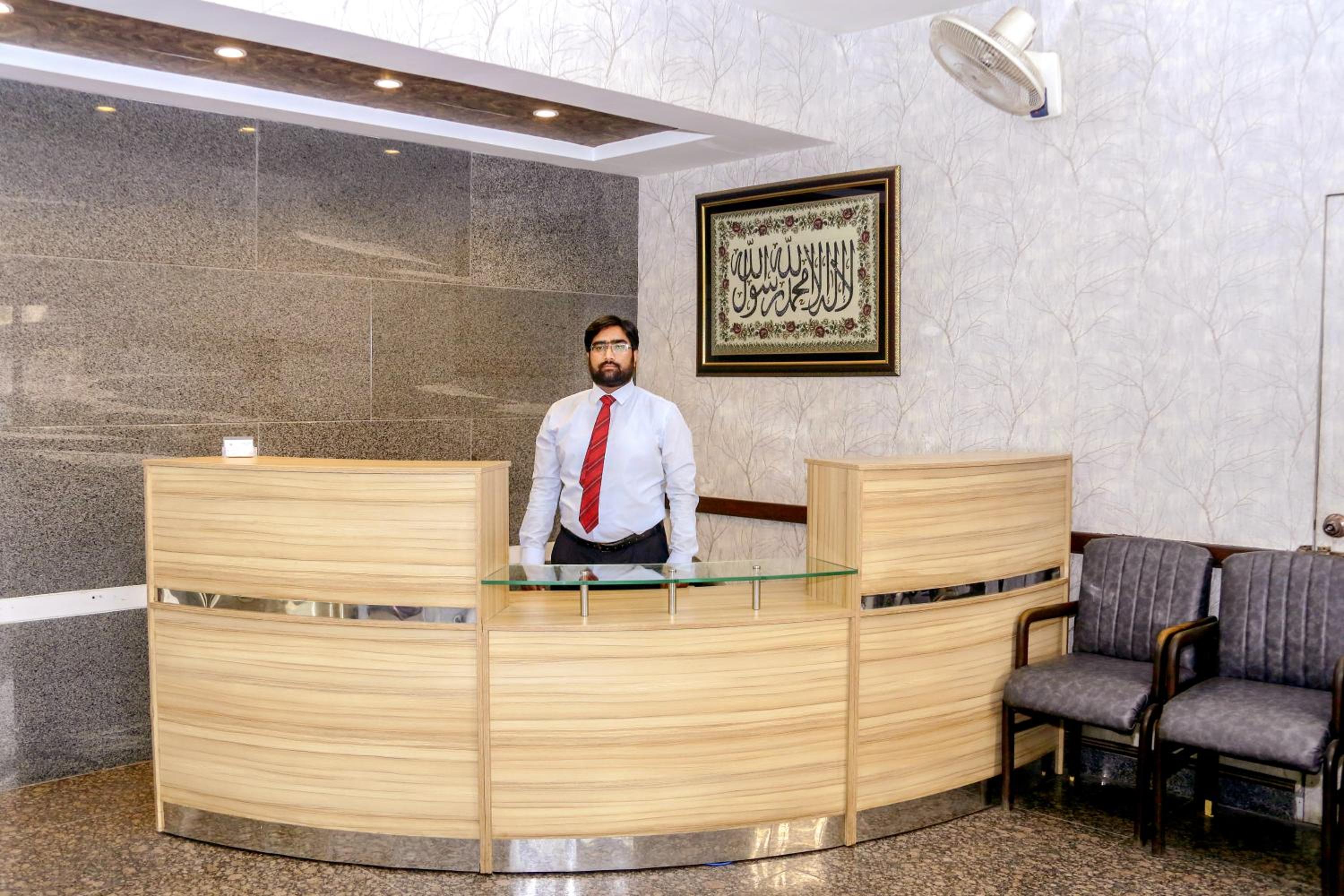 Gulberg Suites