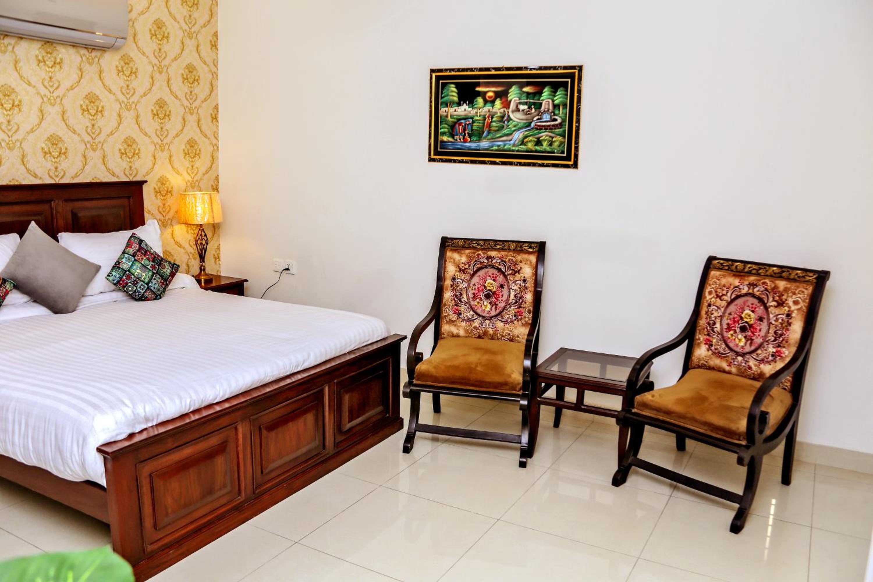 Gulberg Suites
