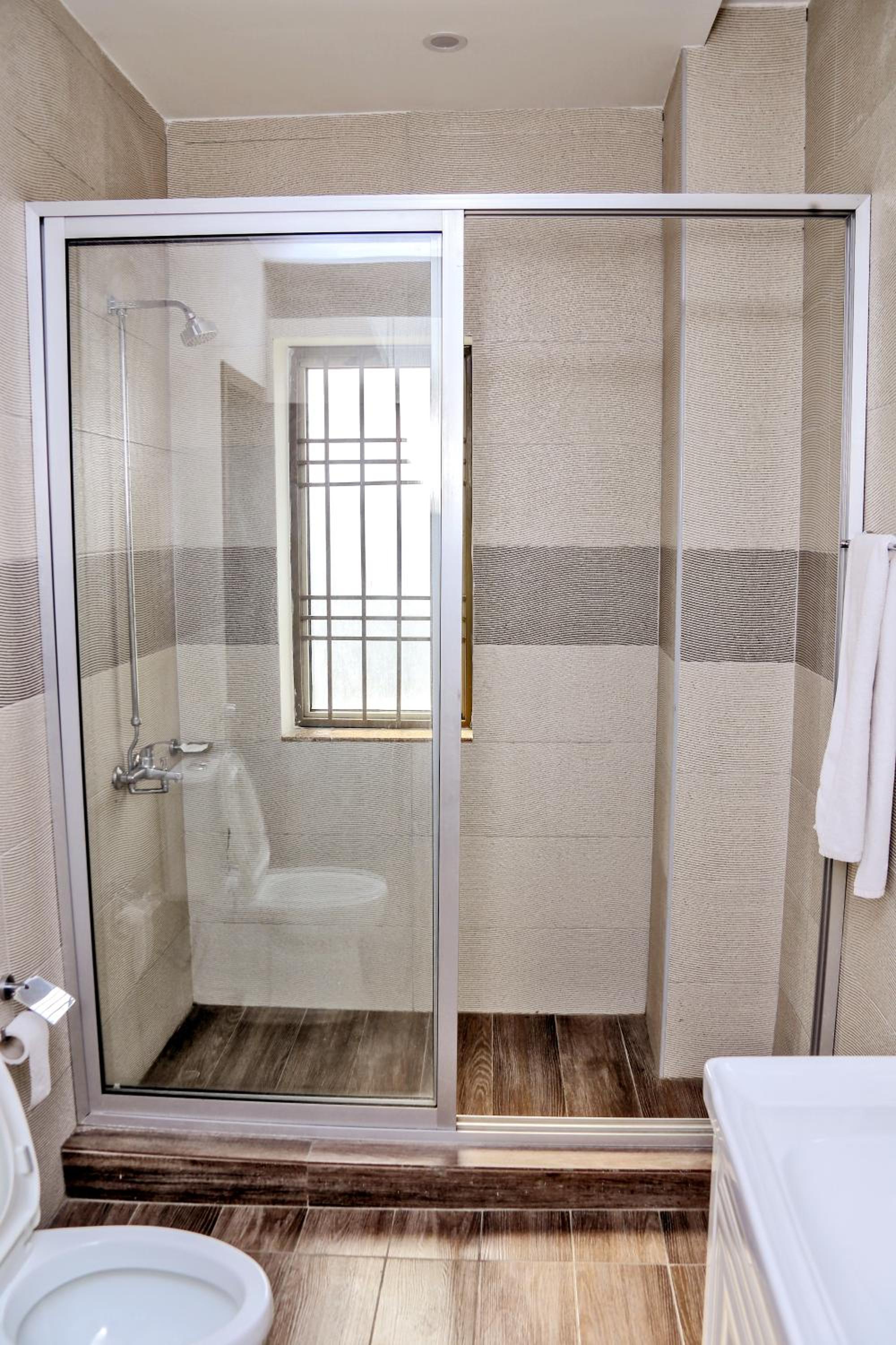Gulberg Suites