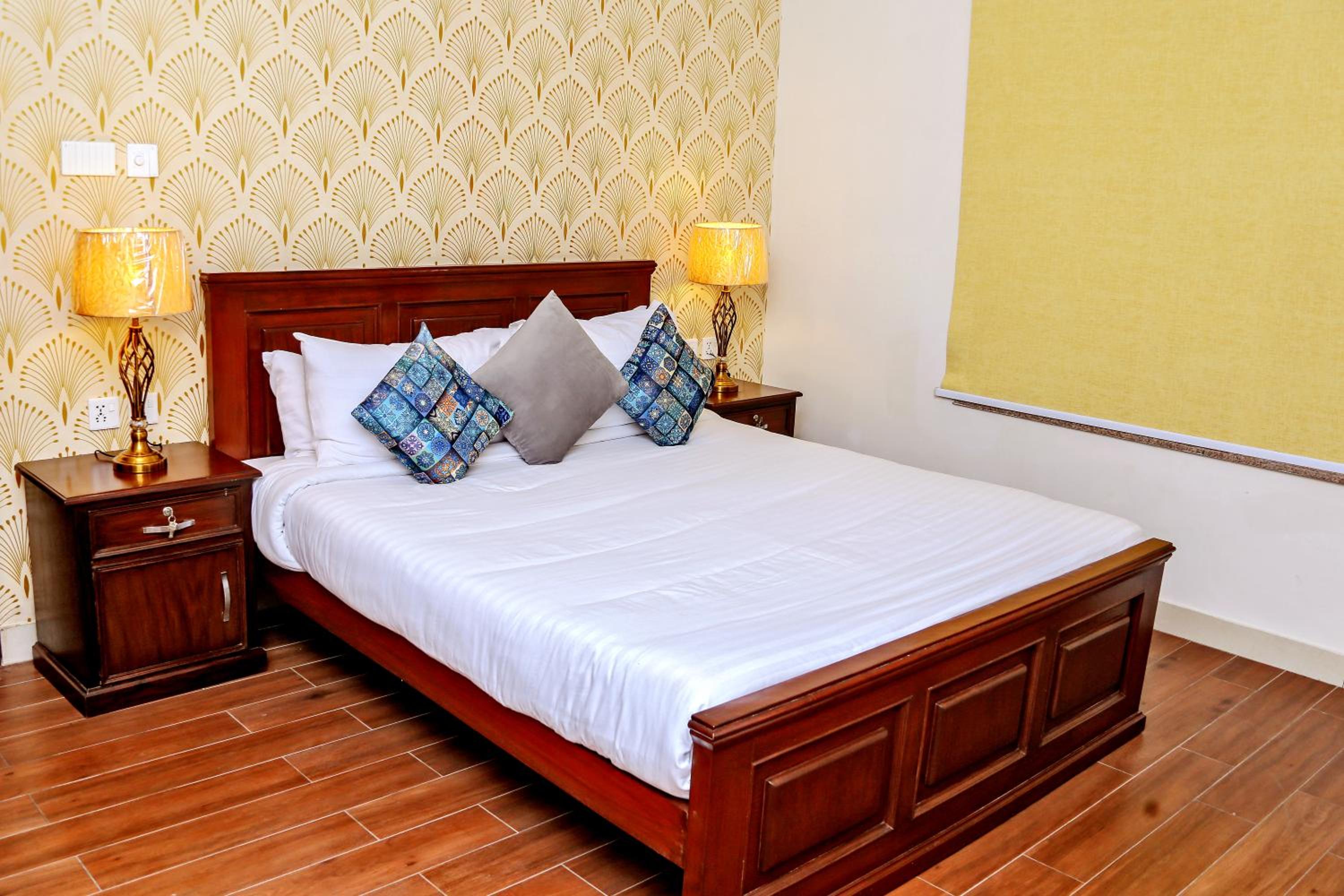 Gulberg Suites