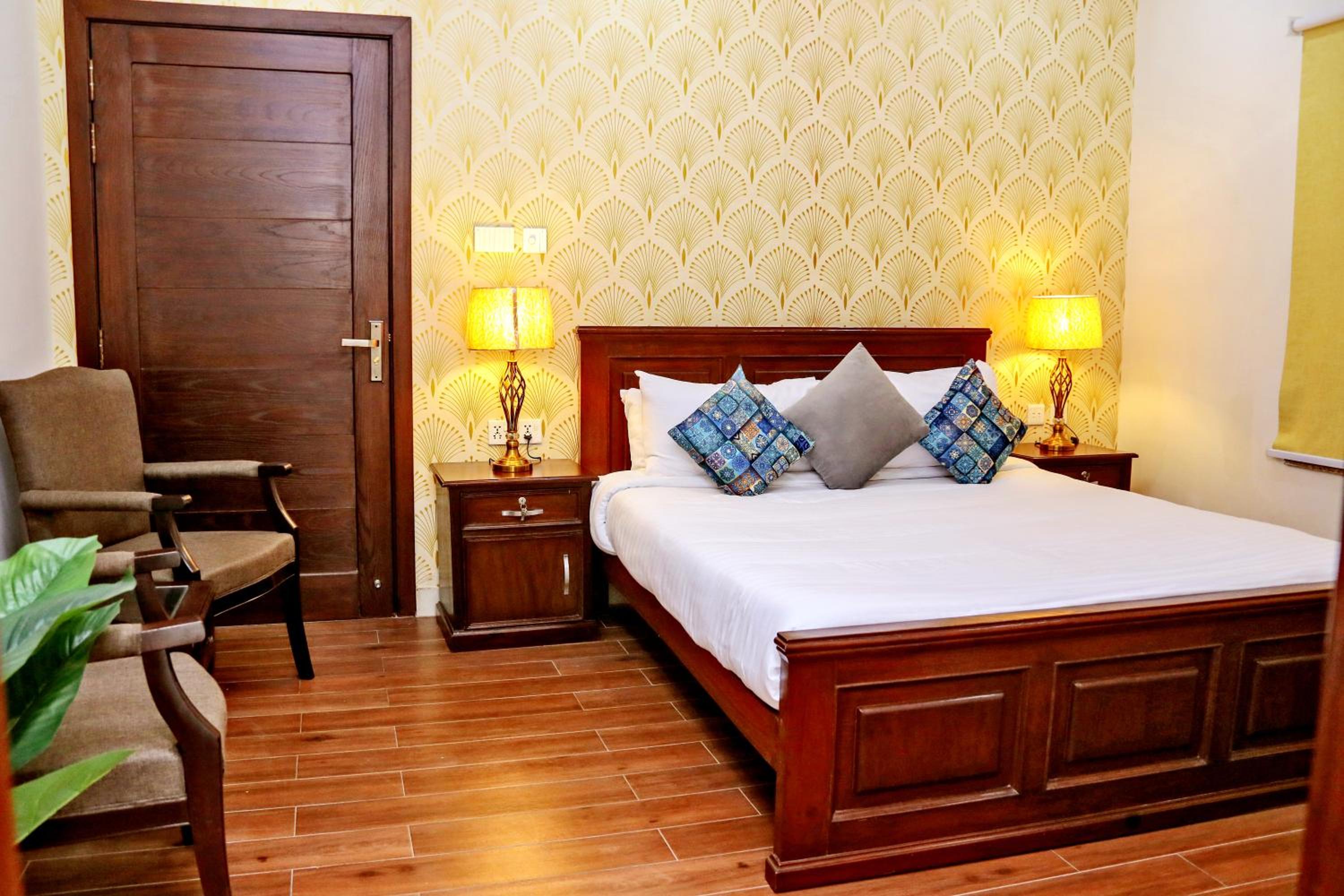 Gulberg Suites
