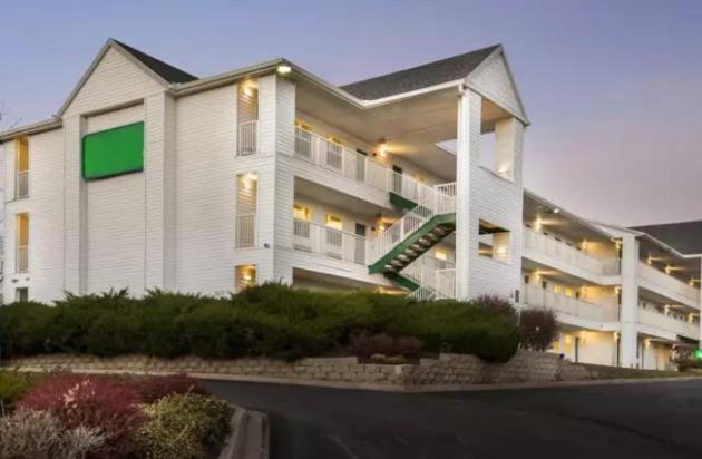 Kansas City Vacations - Birch Hill Suites Kansas City - Independence - Property Image 1