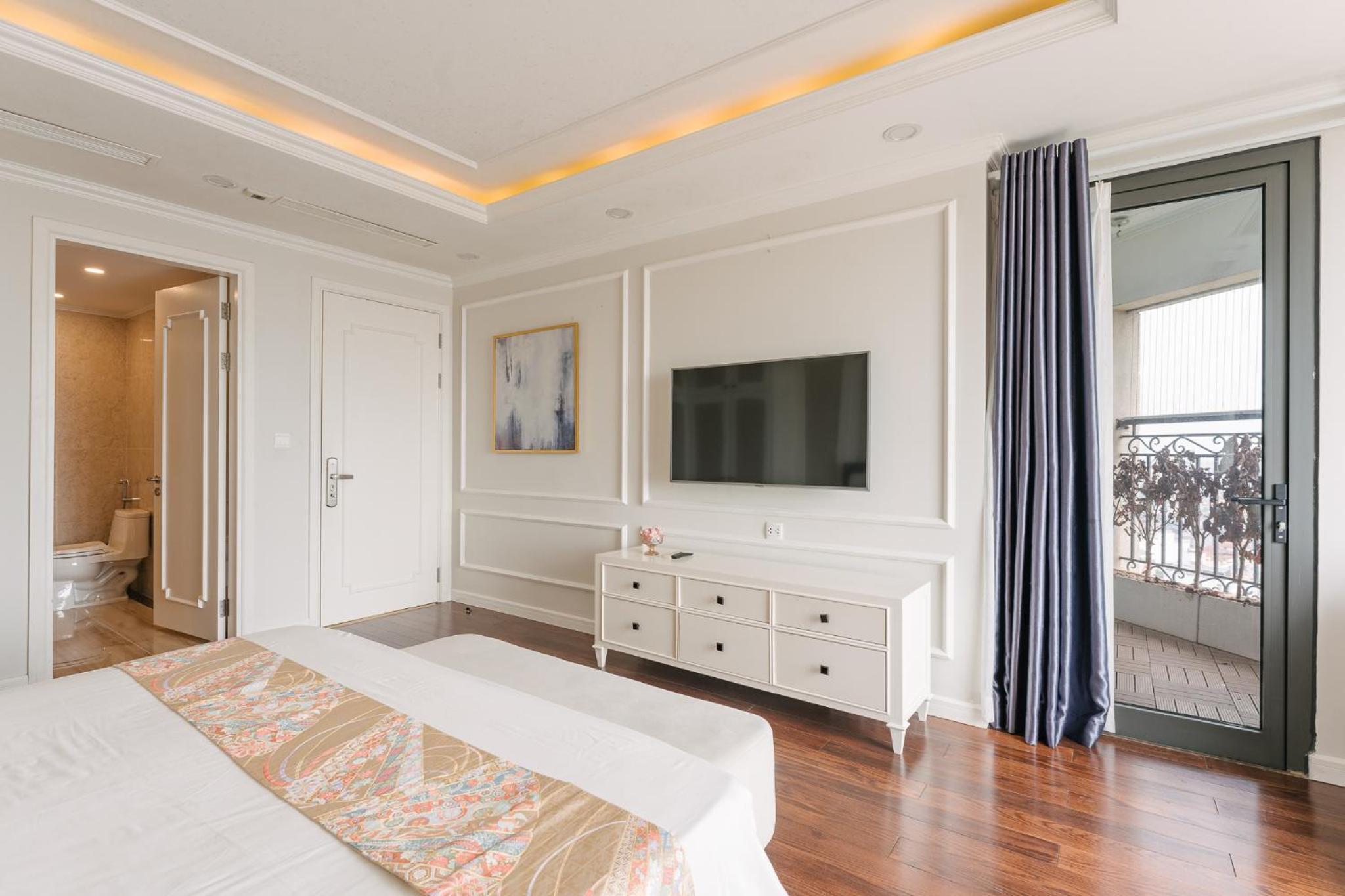 D'LEROI SOLEIL- TAY HO- NEAR WESTLAKE IN HA Noi