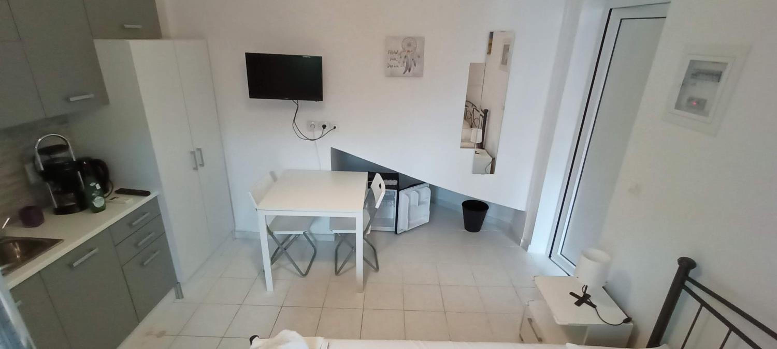 Mini studio in Kirra , ancient port of Delphi , air condition , WiFi, near the beach view 3