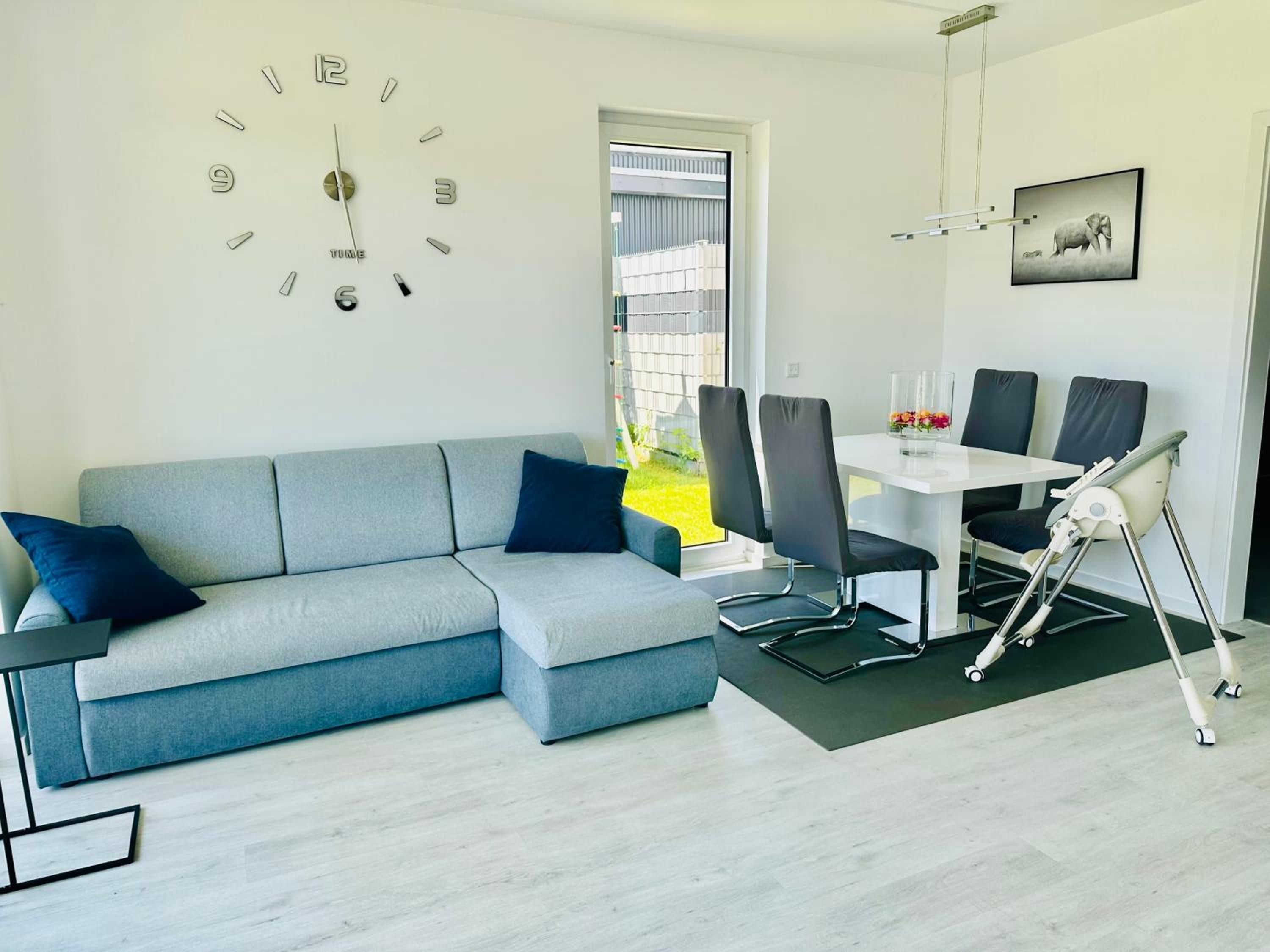Neue Doppelhaushälfte mit Terrasse, Balkon und Garten