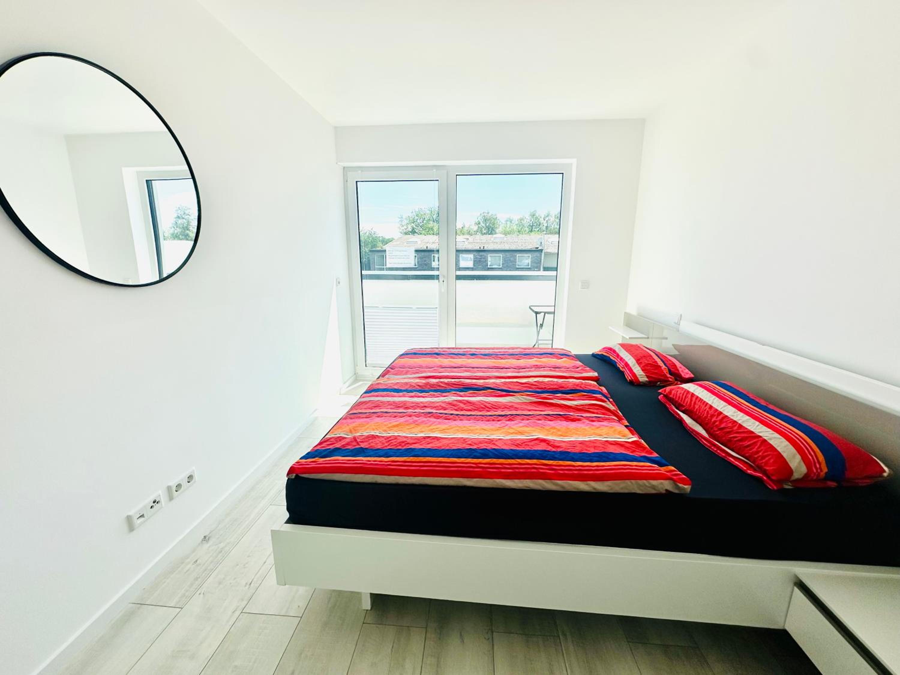 Neue Doppelhaushälfte mit Terrasse, Balkon und Garten