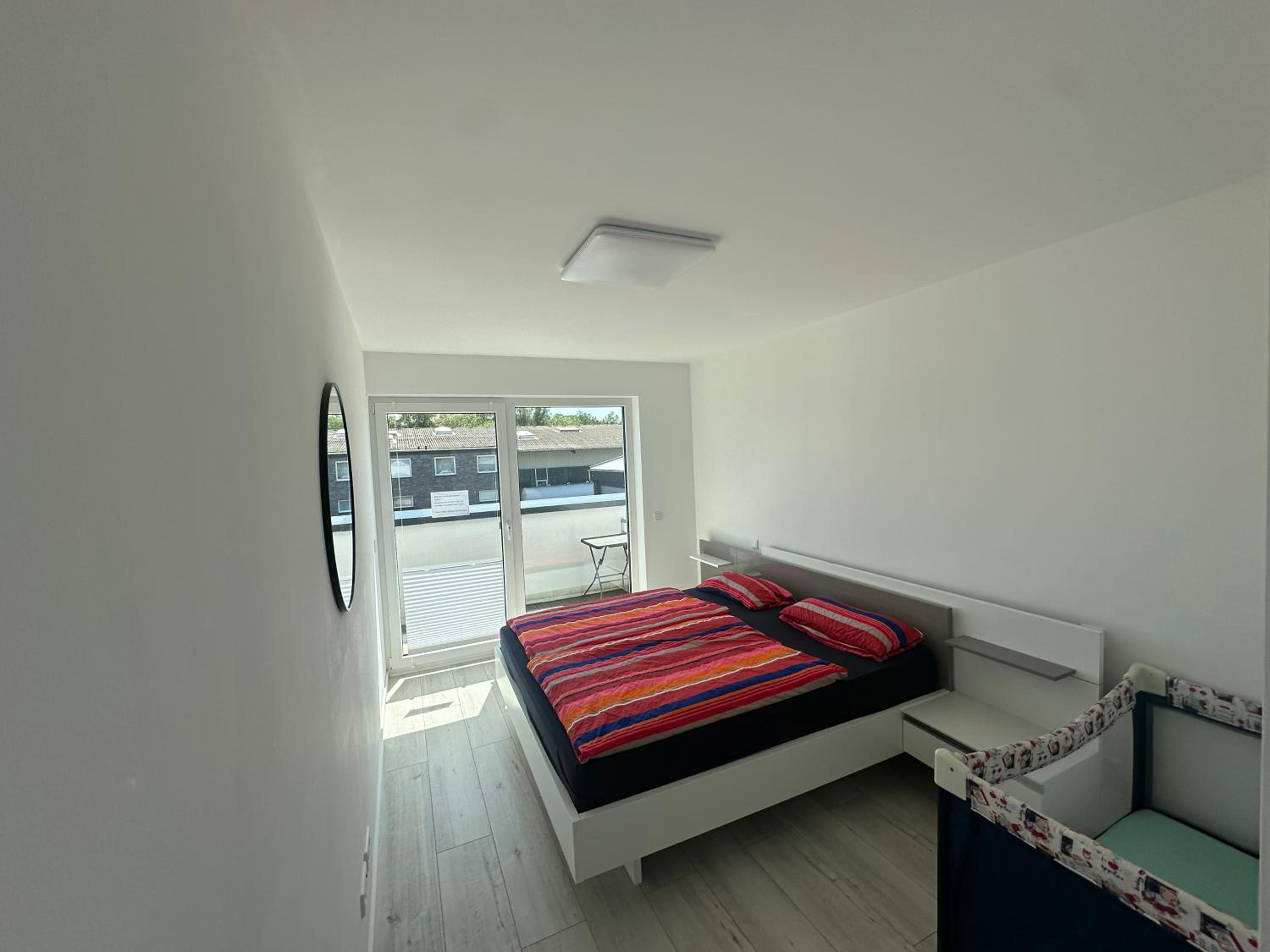 Neue Doppelhaushälfte mit Terrasse, Balkon und Garten