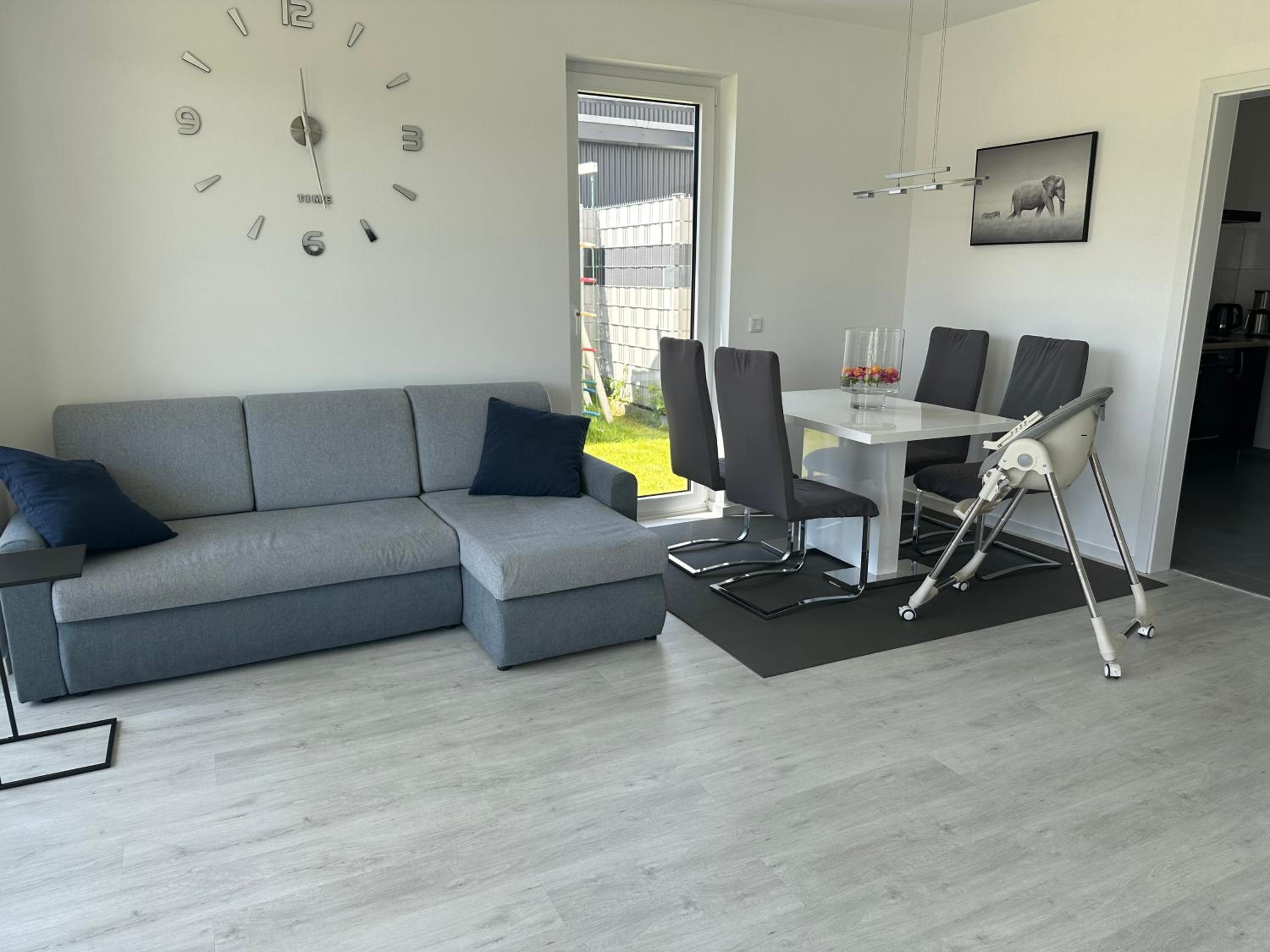 Neue Doppelhaushälfte mit Terrasse, Balkon und Garten