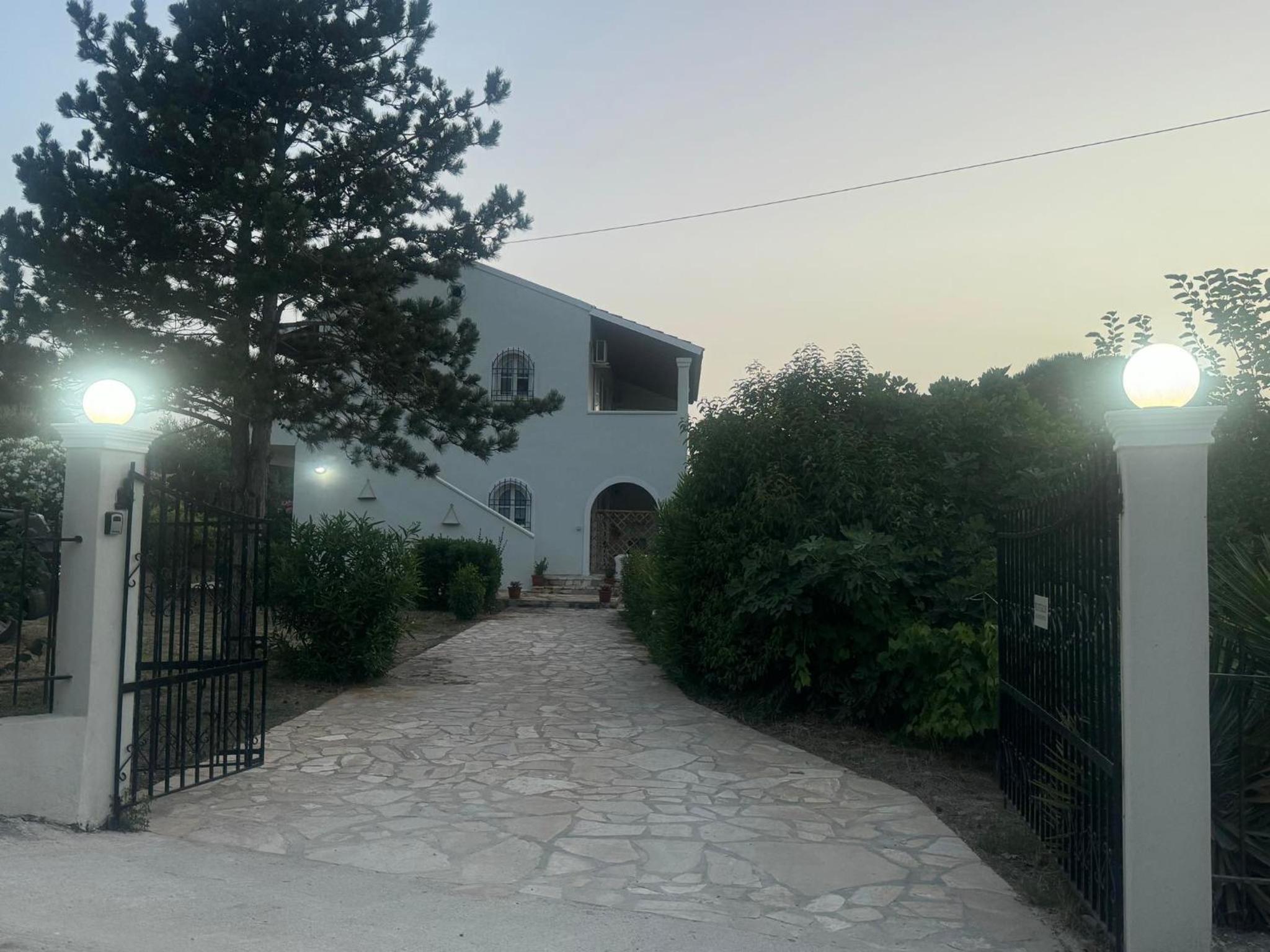 Kouros apartments