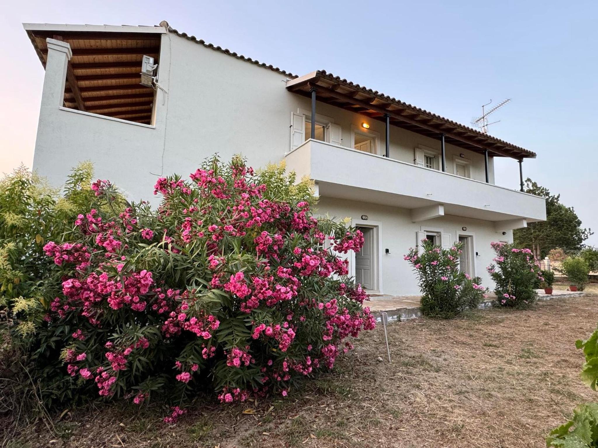 Kouros apartments