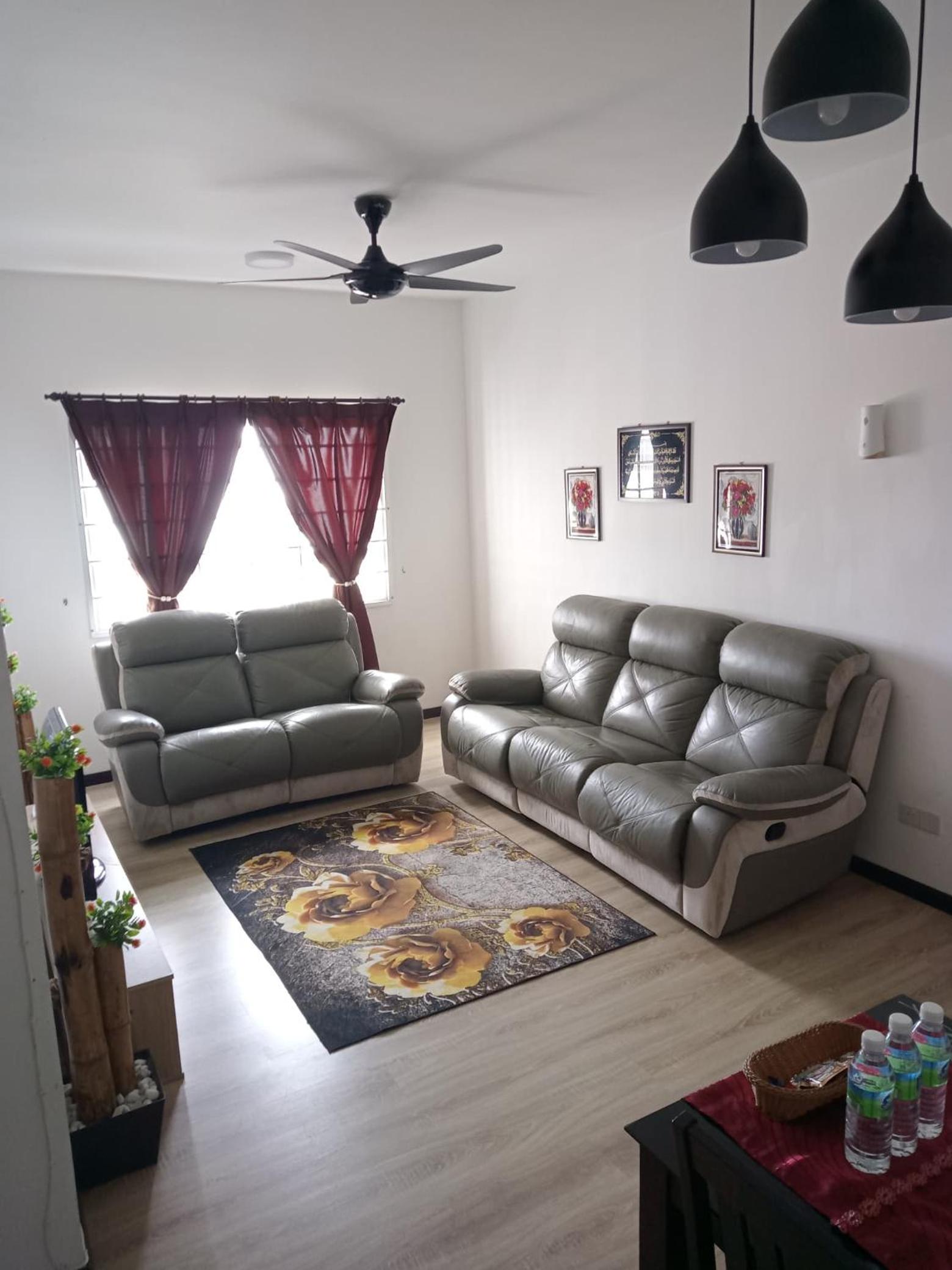 Homestay Camelia Kuala Terengganu - Near Drawbridge, Pasar Payang, KTCC Mall, Hospital HSNZ and Batu Buruk Beach Area photo 2