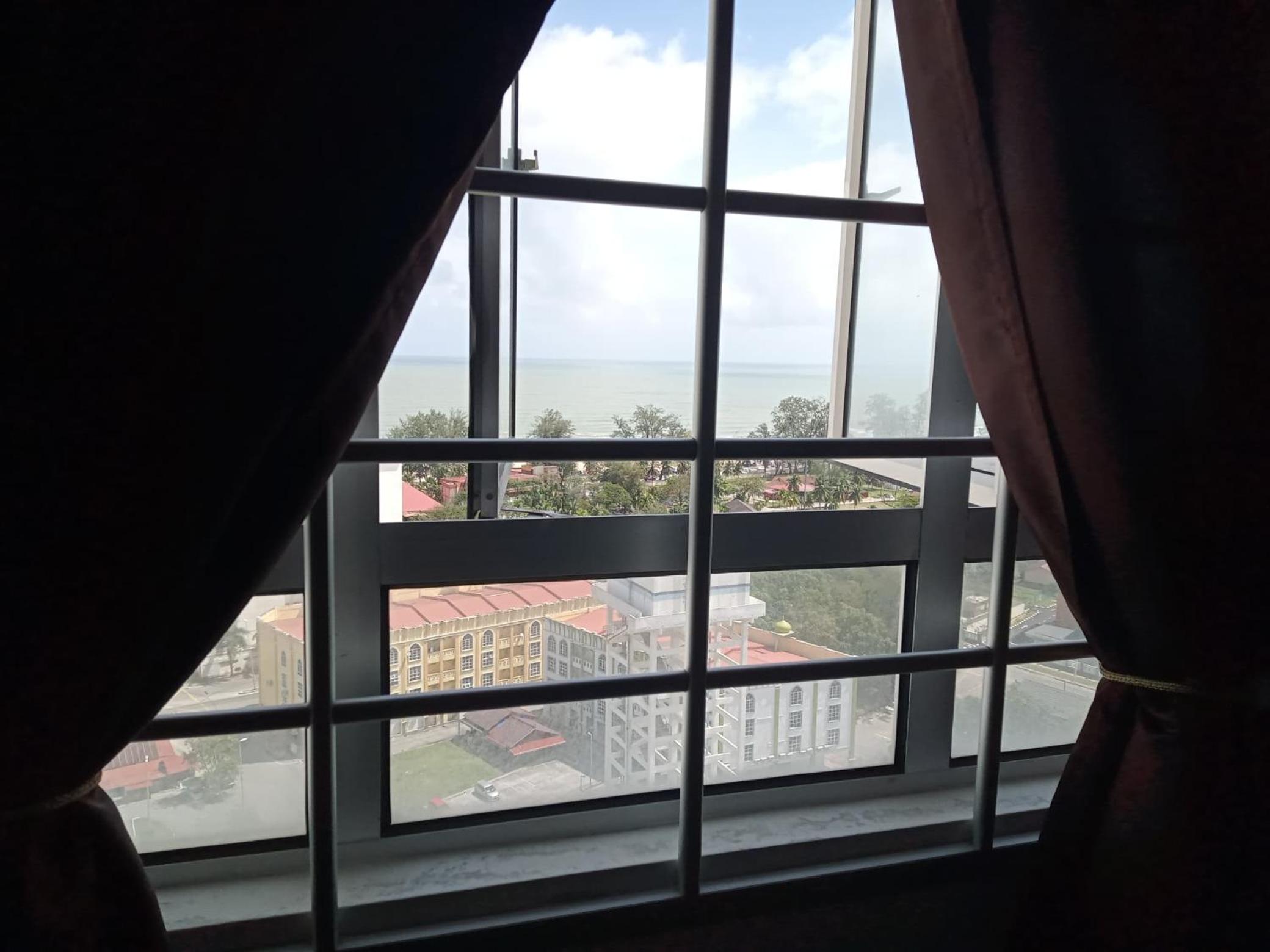 Homestay Camelia Kuala Terengganu - Near Drawbridge, Pasar Payang, KTCC Mall, Hospital HSNZ and Batu Buruk Beach Area photo 4