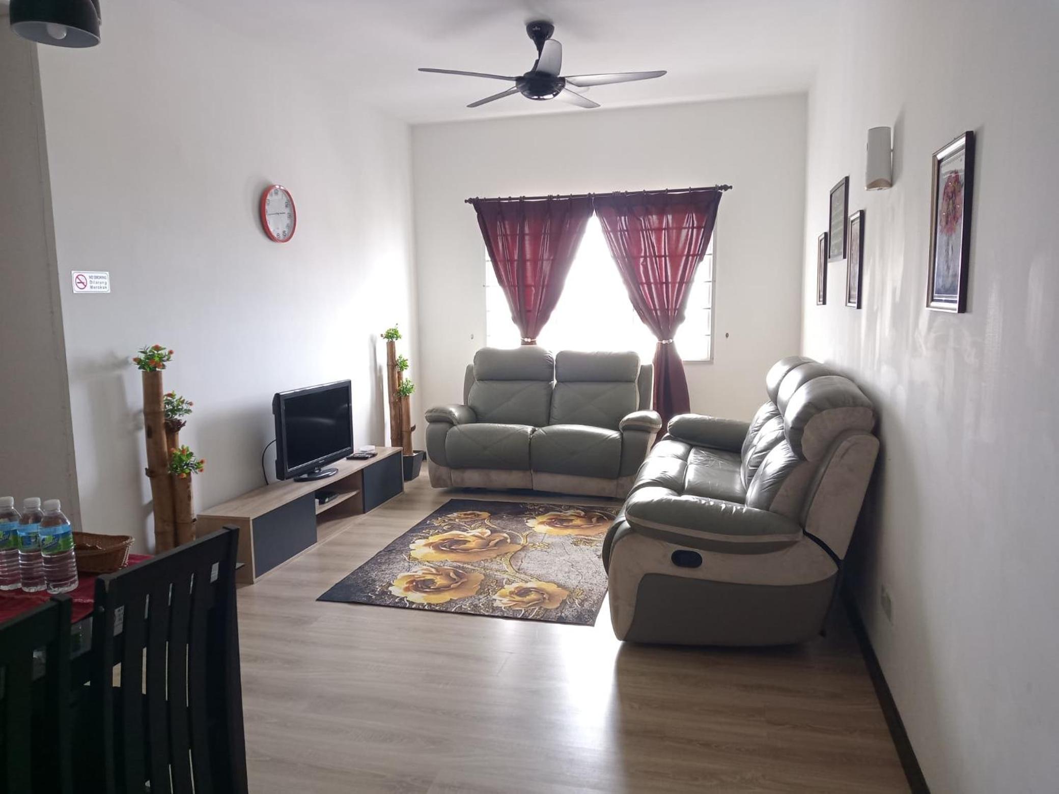 Homestay Camelia Kuala Terengganu - Near Drawbridge, Pasar Payang, KTCC Mall, Hospital HSNZ and Batu Buruk Beach Area photo 8
