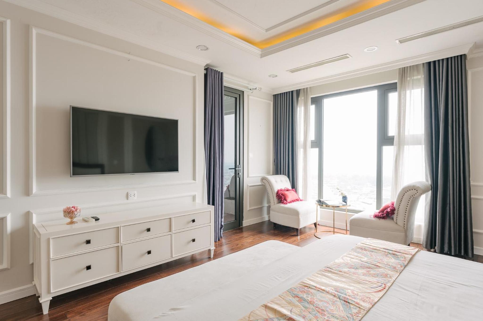 D'LEROI SOLEIL- TAY HO- NEAR WESTLAKE IN HA Noi
