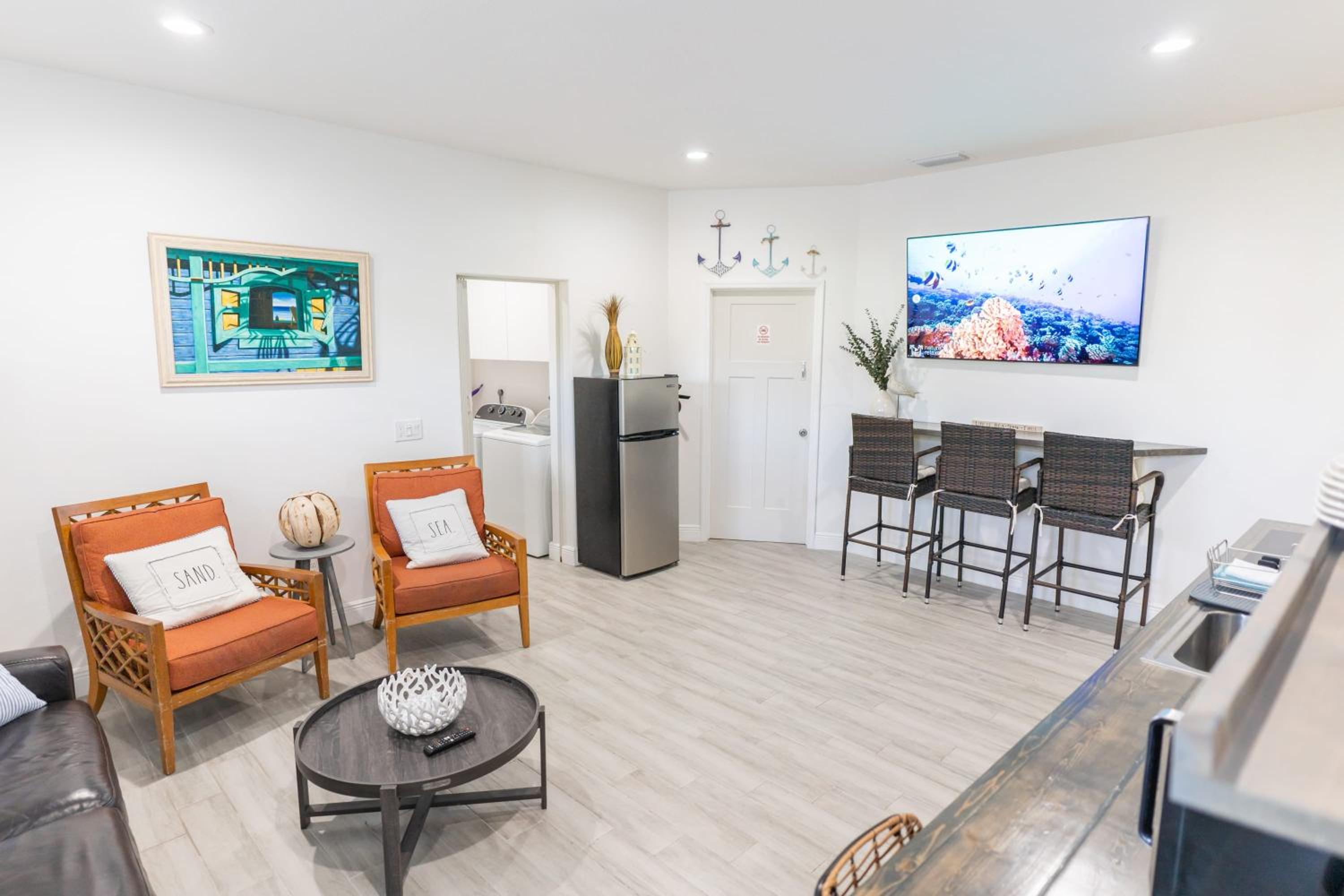 Pineapple Beach House - 10 min to Jensen beach view 2