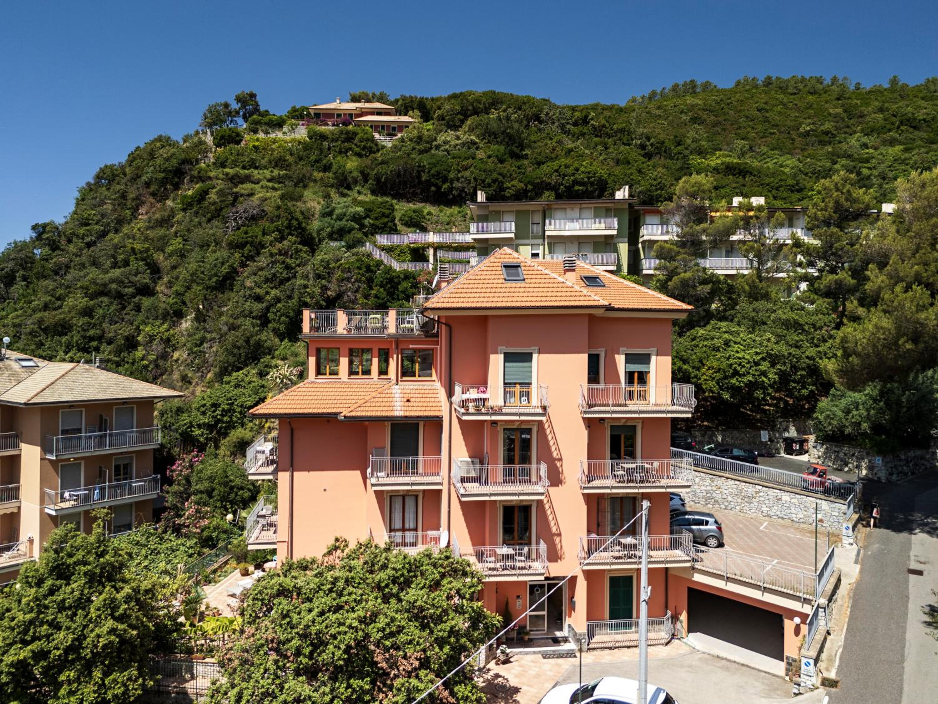 Kriss Apartments