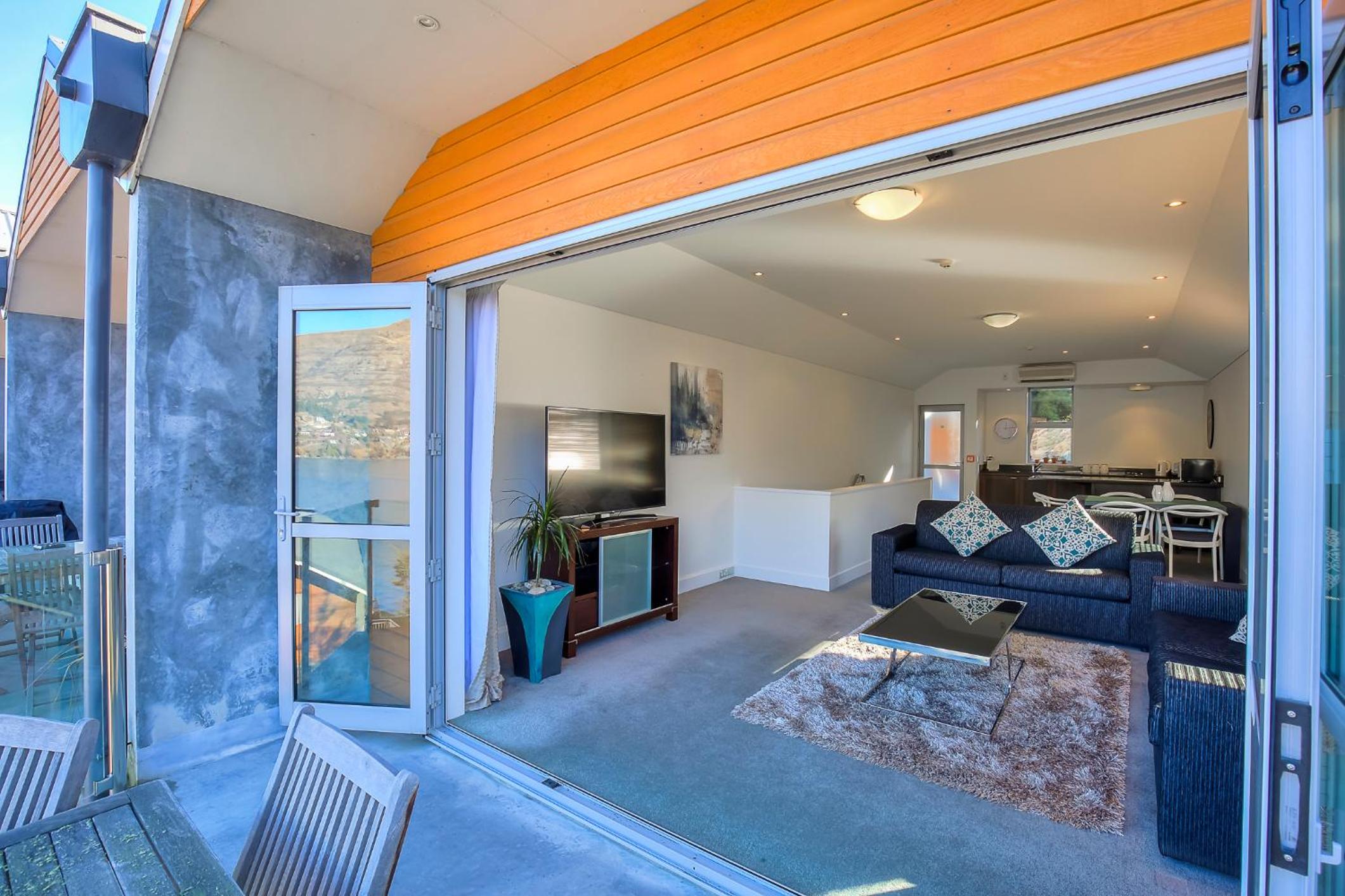 Alpine Vista - Queenstown Holiday Home view 4