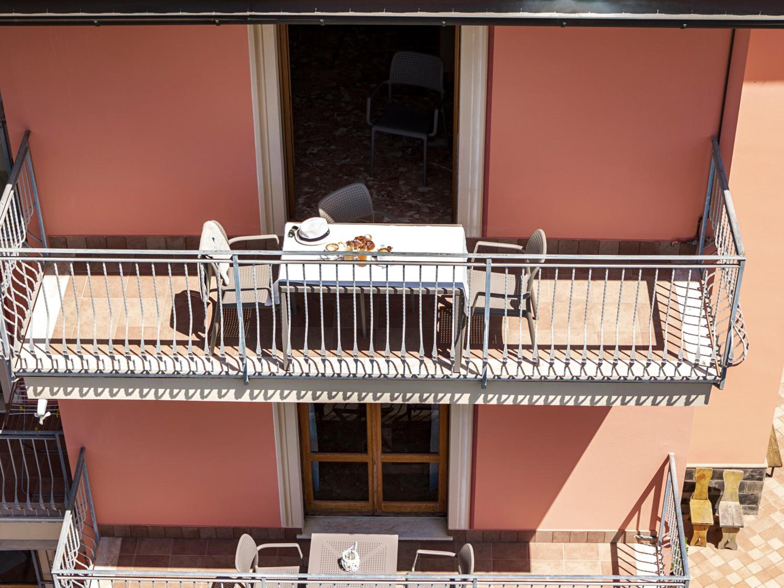 Kriss Apartments