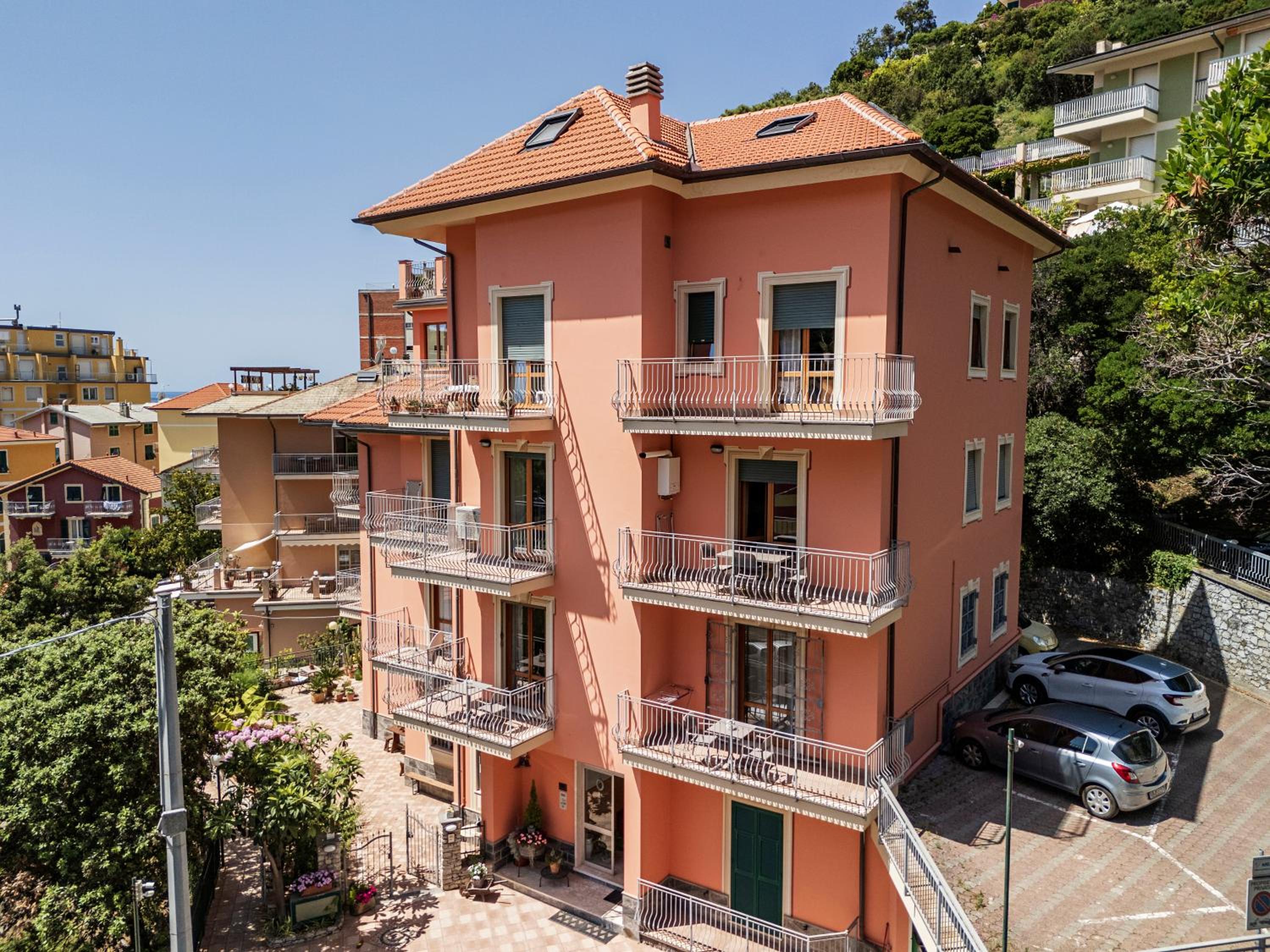 Kriss Apartments