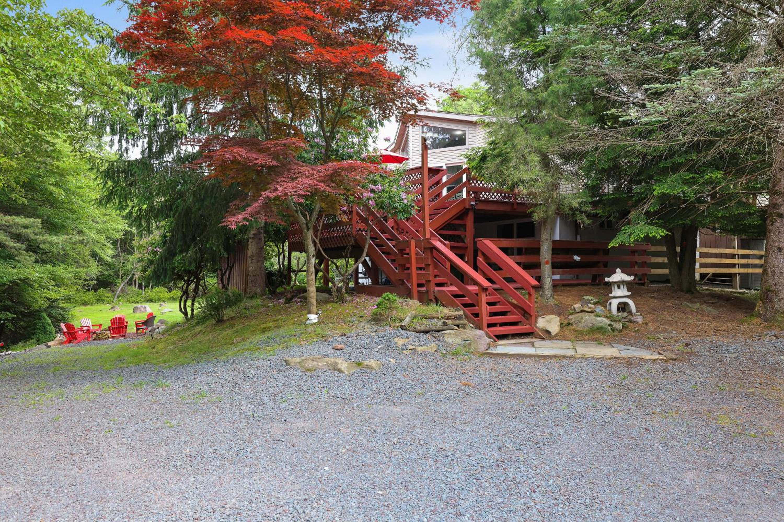 Cozy cottage in the heart of pocono view 5