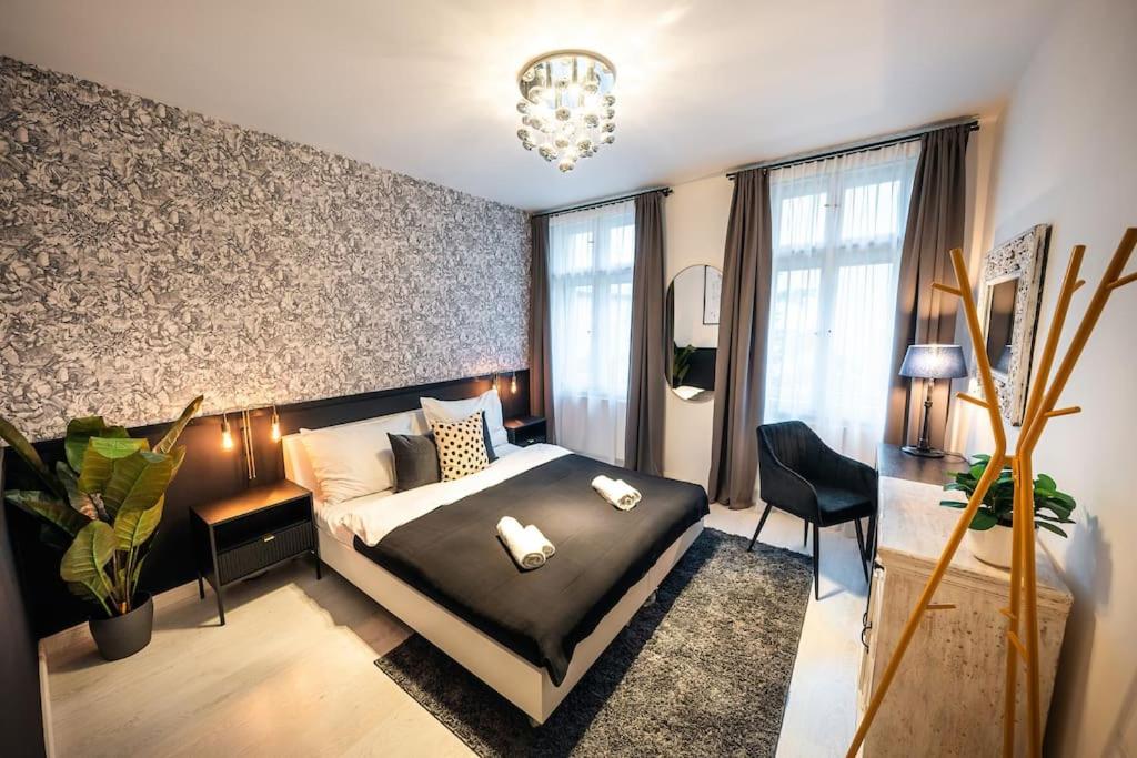 4BR & 2,5Bath Heritage Panorama Apt with Terrace