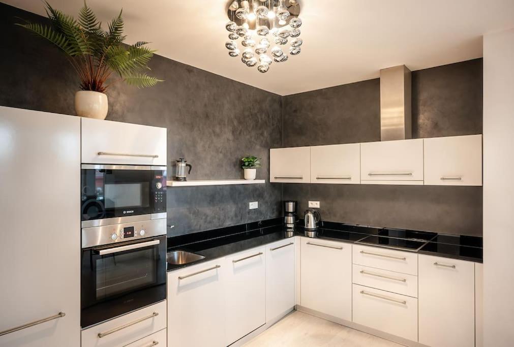 4BR & 2,5Bath Heritage Panorama Apt with Terrace