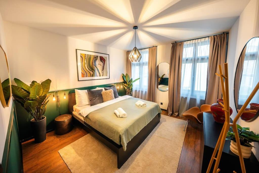 Prague Tower Old Town LUX 4BR & 3Bath Terrace