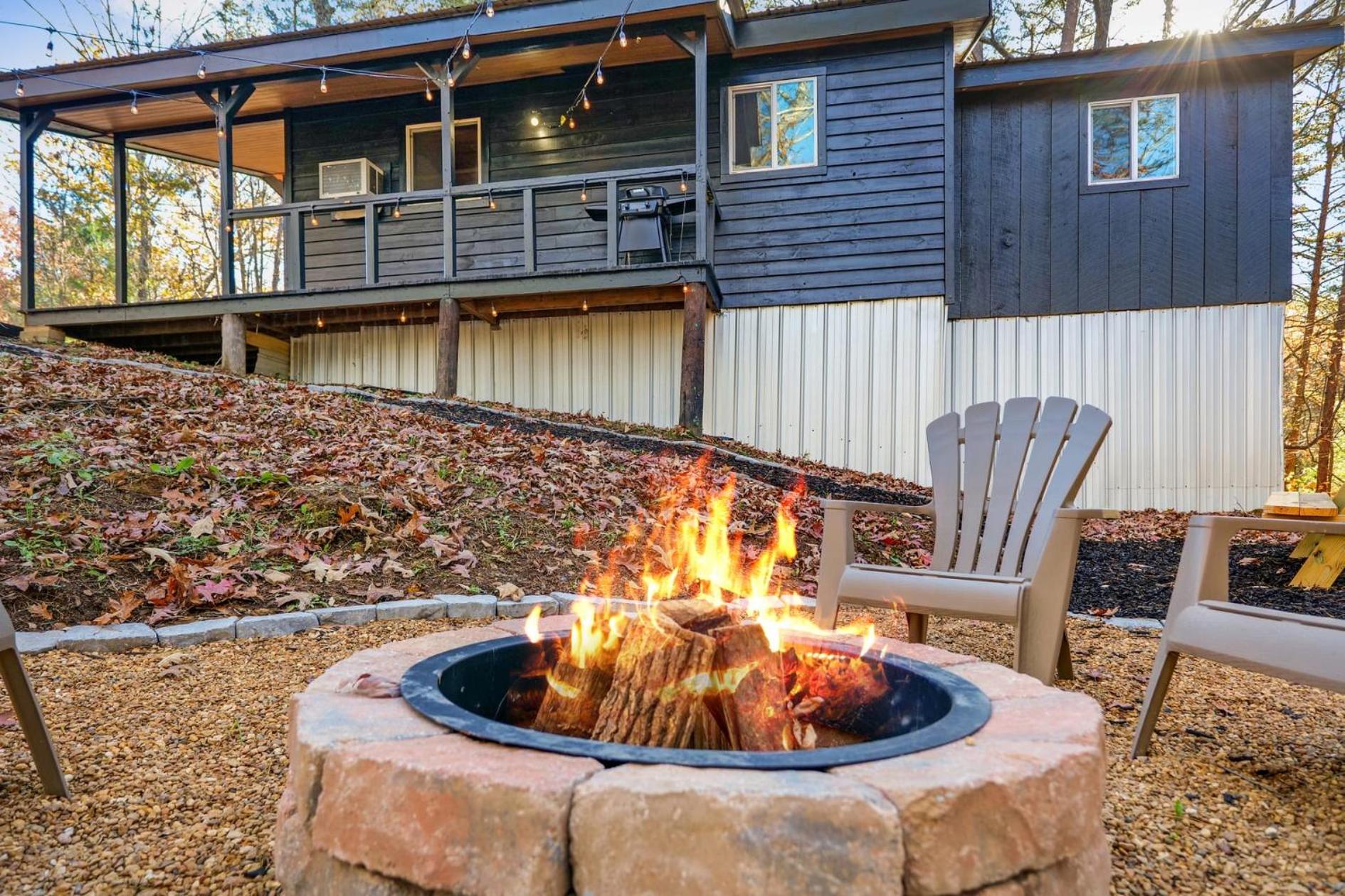 Moonrise Retreat with Spa Fire Pit 8 min to Town view 4