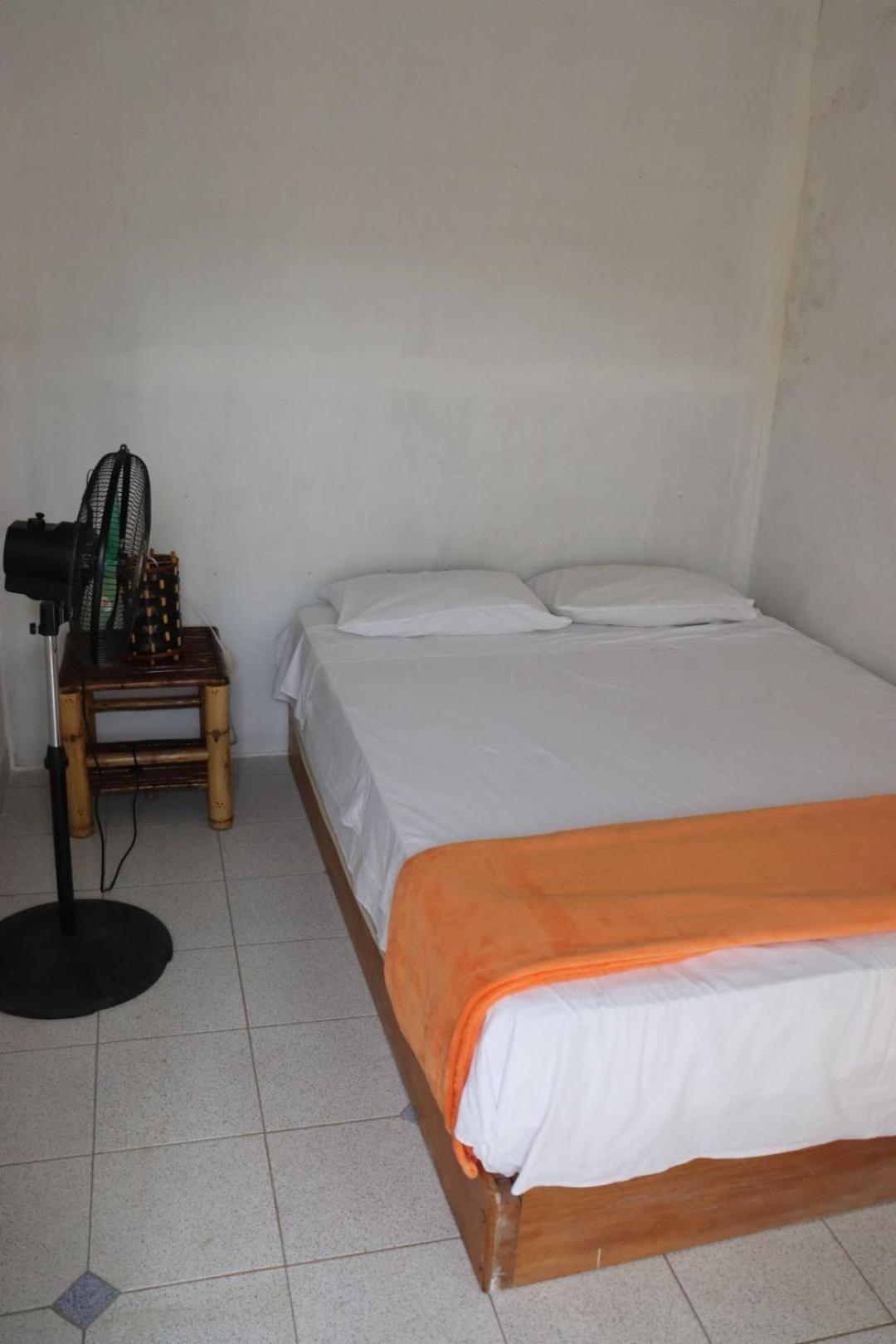 Habitación matrimonial en Ama Guest House view 2